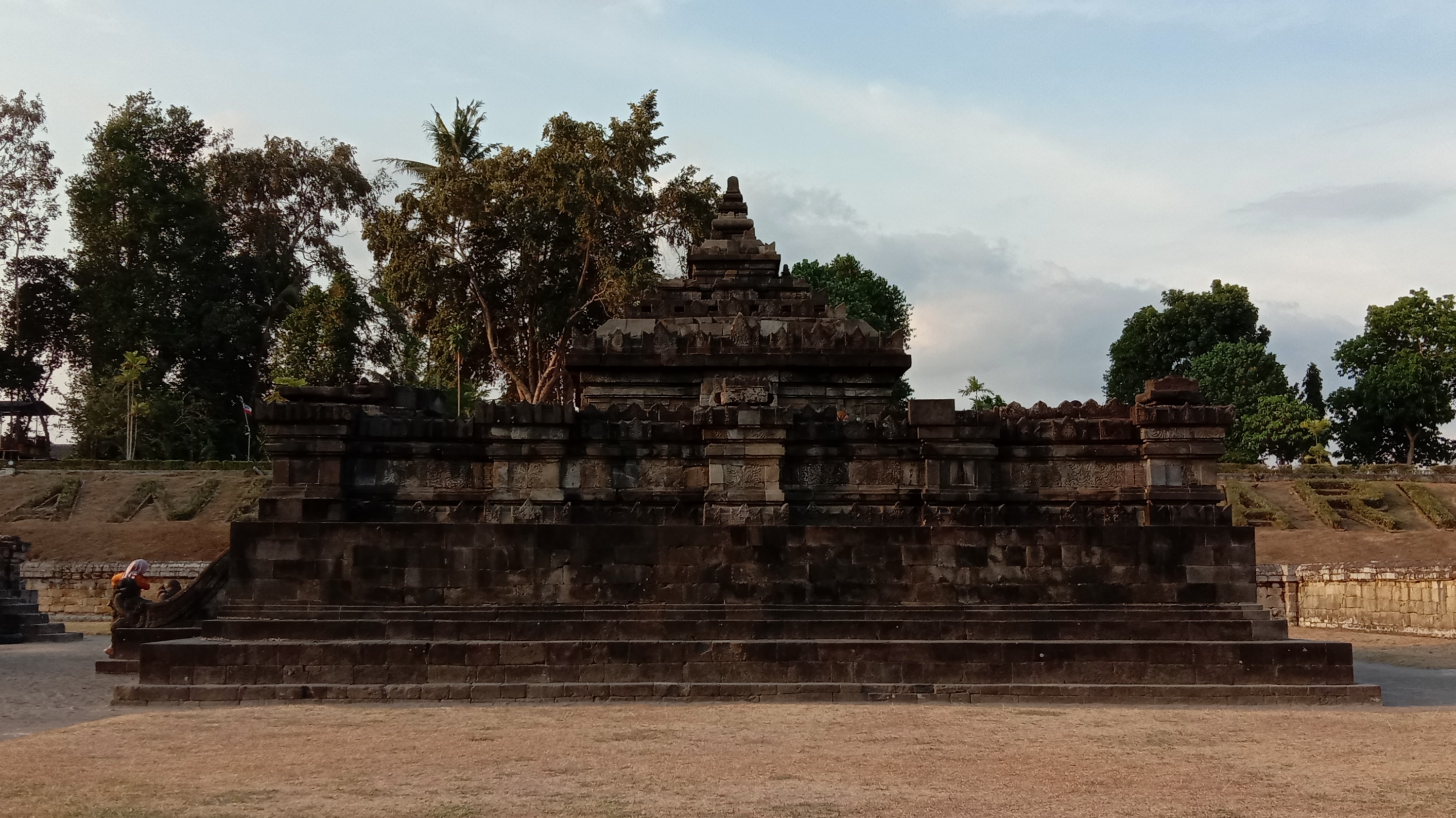 FileCandi_Sambisari_02.jpg