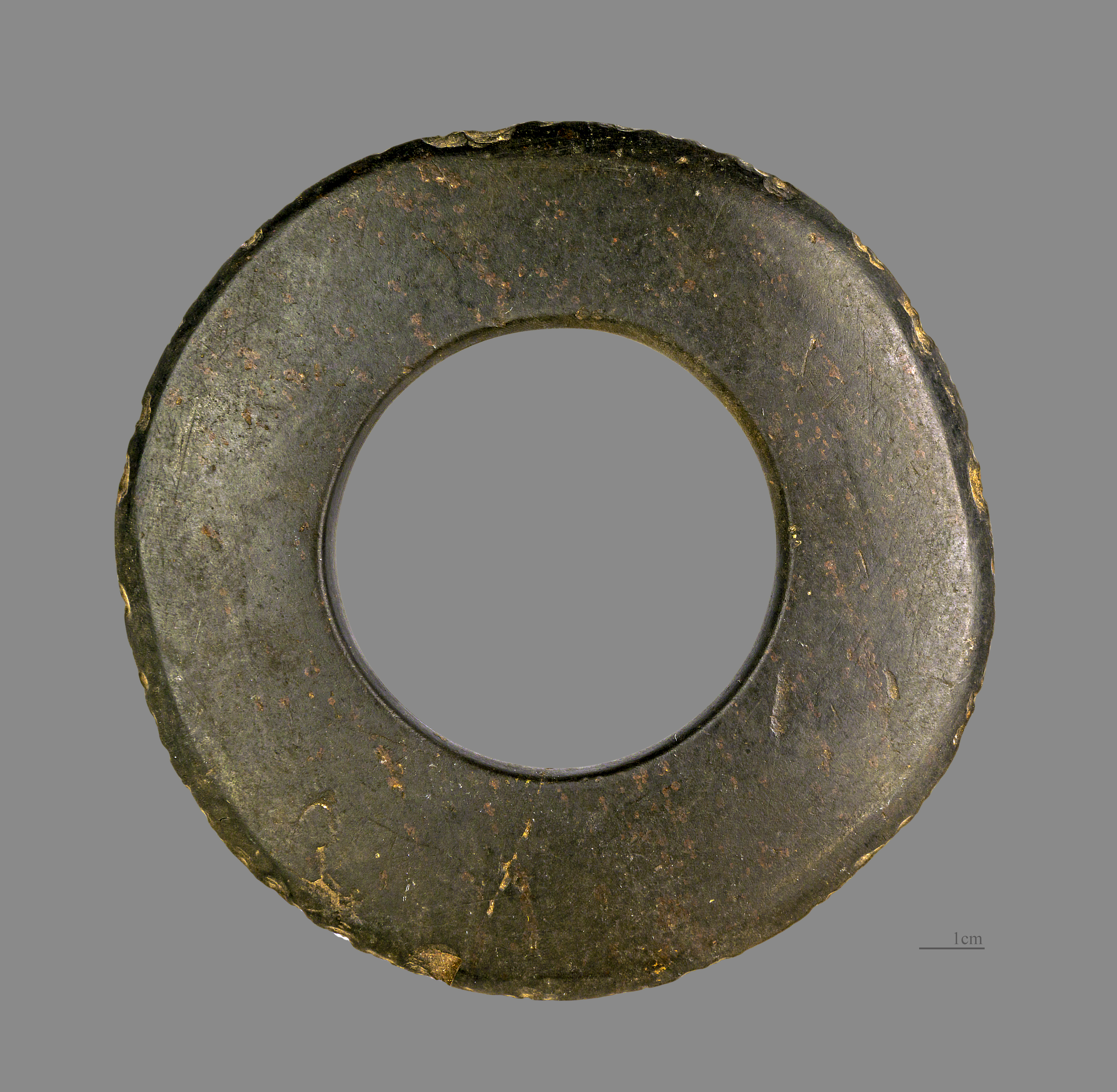 FileRondelle_en_pierre_poli_MHNT_PRE_2004_0_572_Moura_Somrong_Sen.jpg