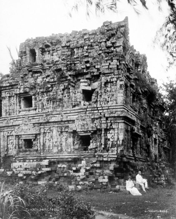 FileCOLLECTIE_TROPENMUSEUM_De_Candi_Sari_TMnr_10016111.jpg
