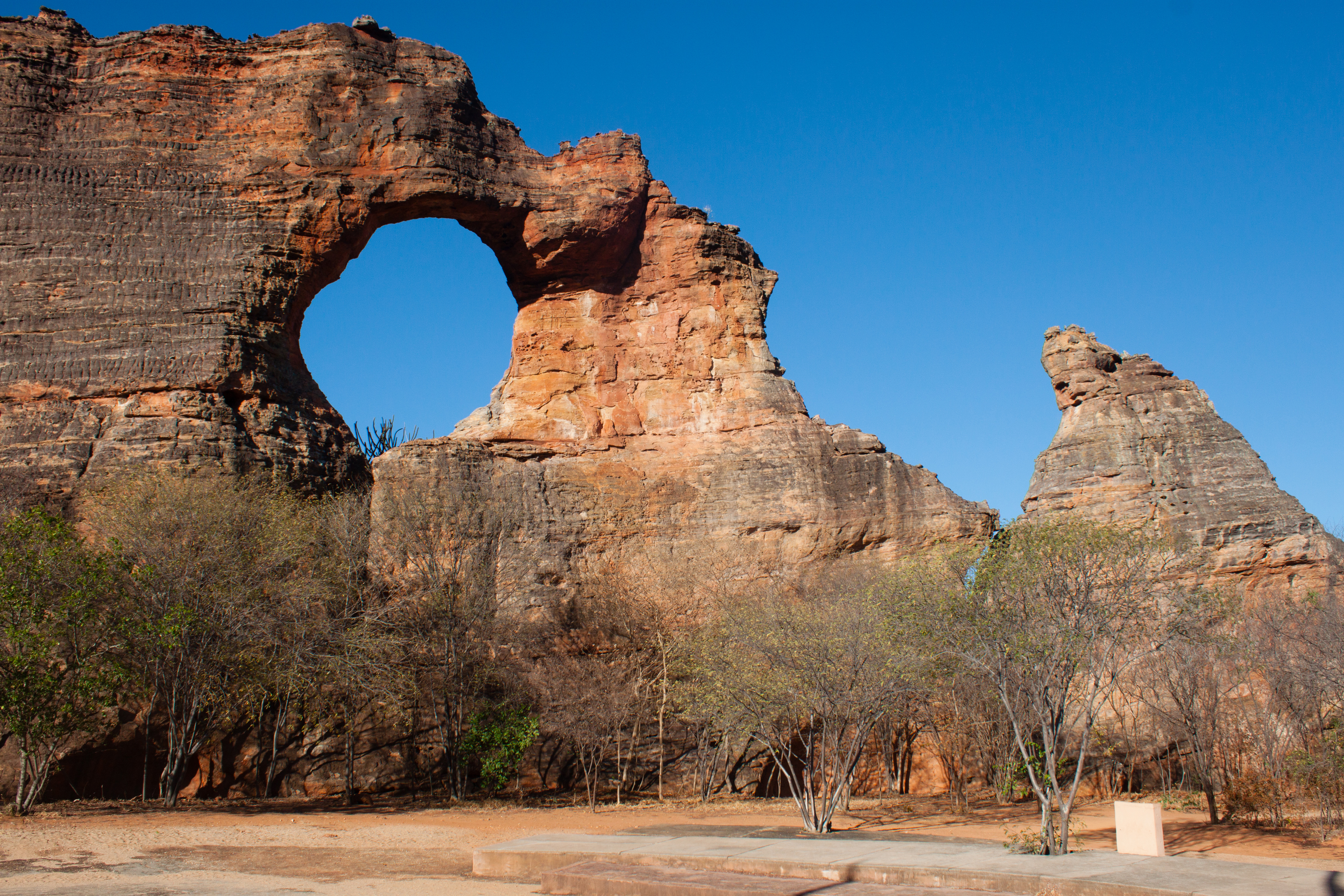 FilePedra_Furada_-_Serra_da_Capivara_I.jpg