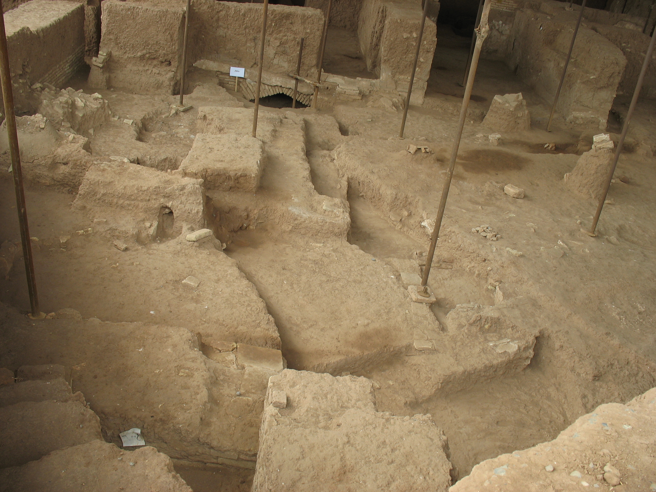 FileShadiyakh_excavation_siaahchaal_dar_kaakh.jpg