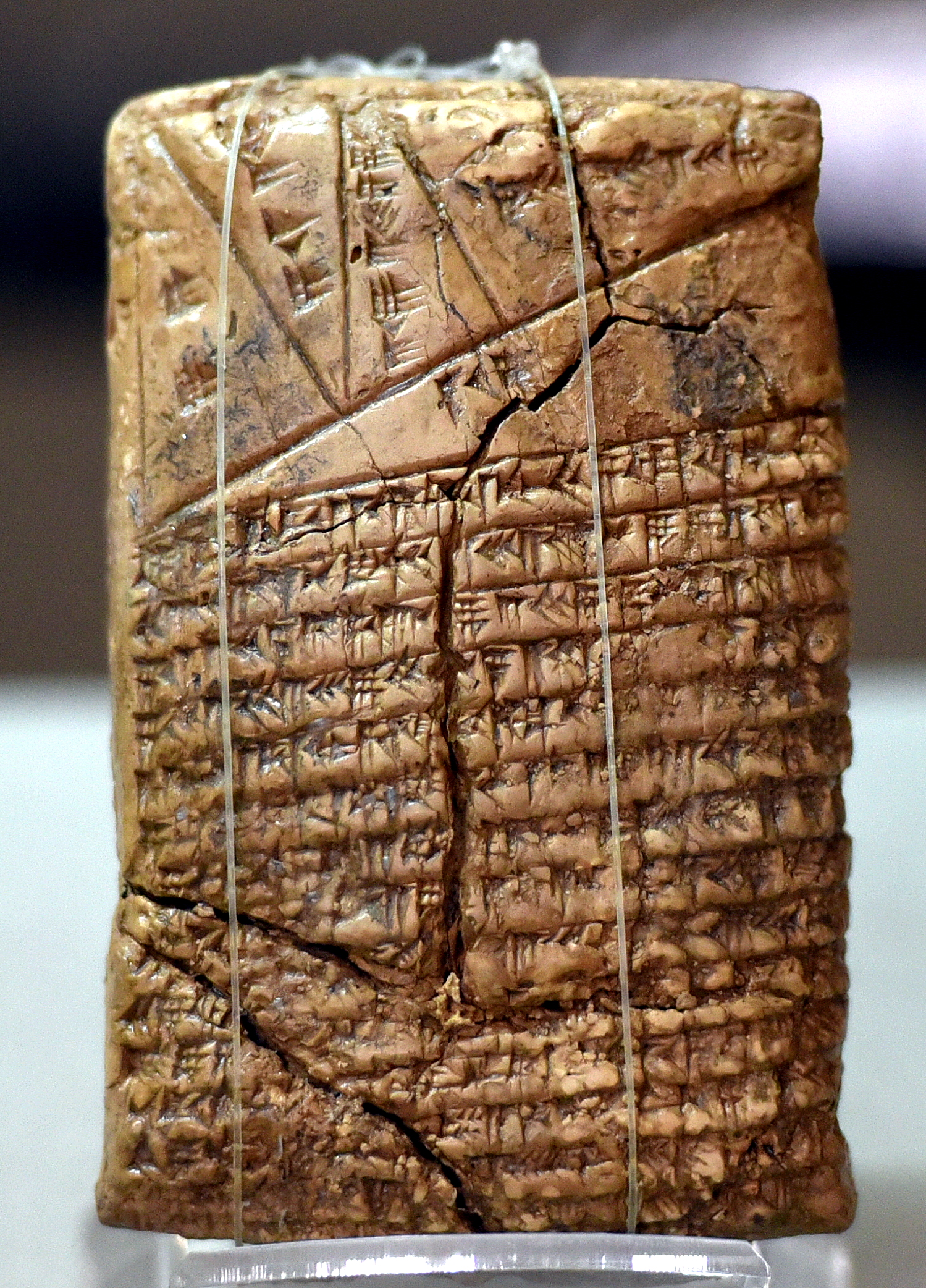 FileClay_tablet_mathematical_geometric-algebraic_similar_to_the_Euclidean_geometry._From_Tell_Harmal_Iraq._2003-1595_BCE._Iraq_Museum.jpg