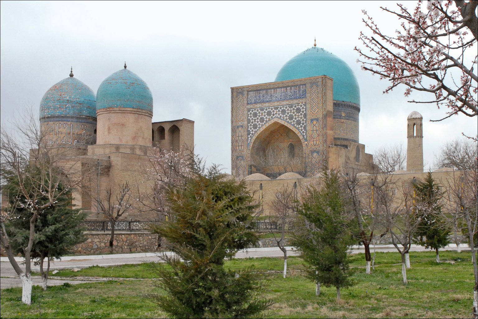 FileEnsemble_Dorout_Tilovat_Shahrisabz_6018370667.jpg