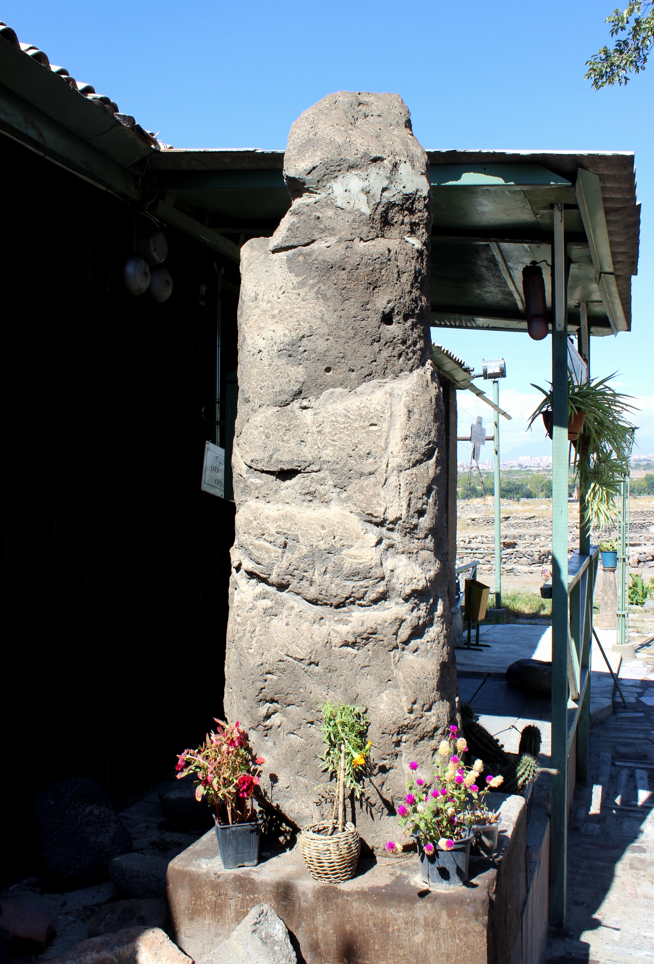 FileShengavit_Phallic_Monument.jpg