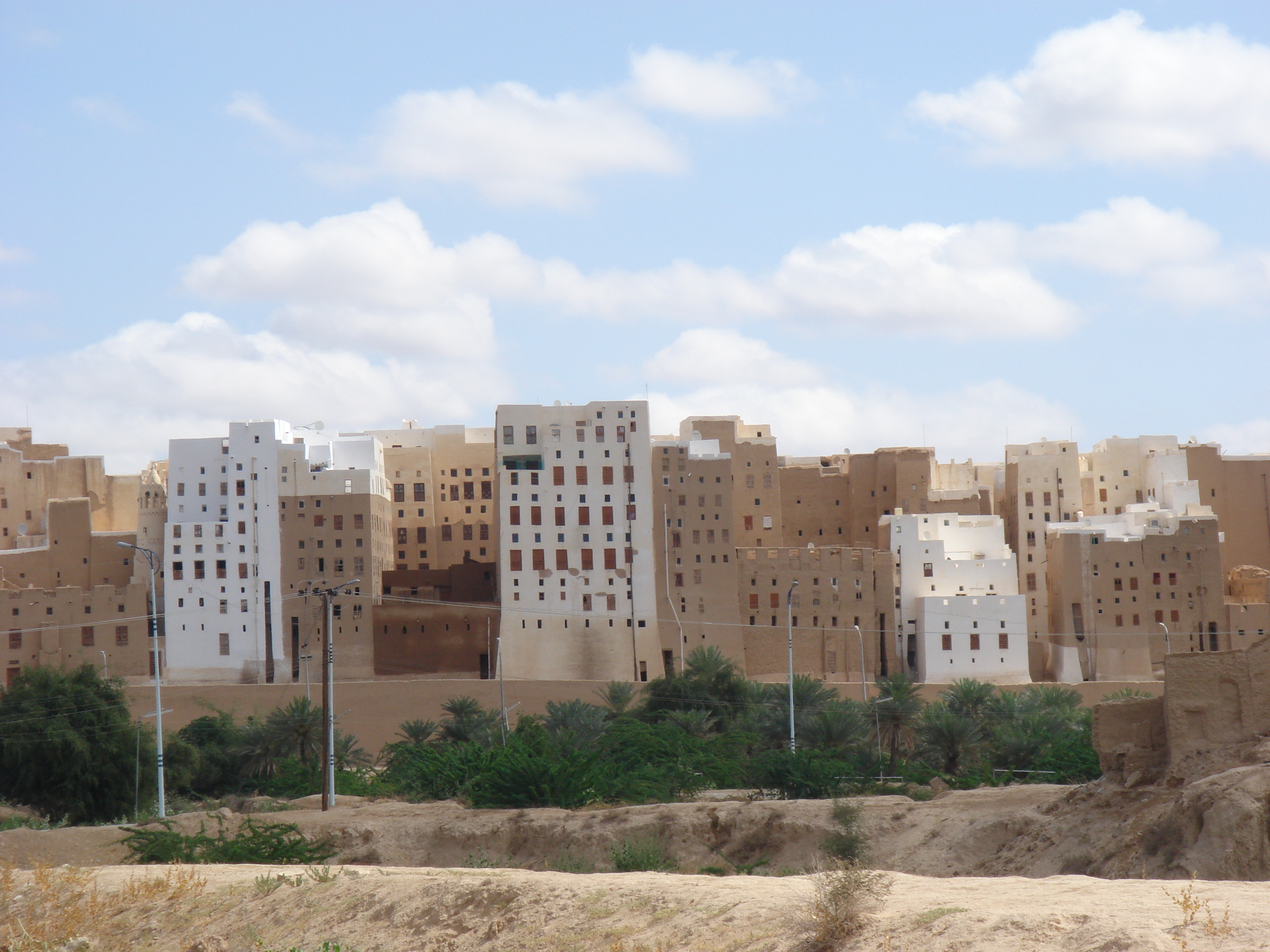 FileOld_Walled_City_of_Shibam-109041.jpg