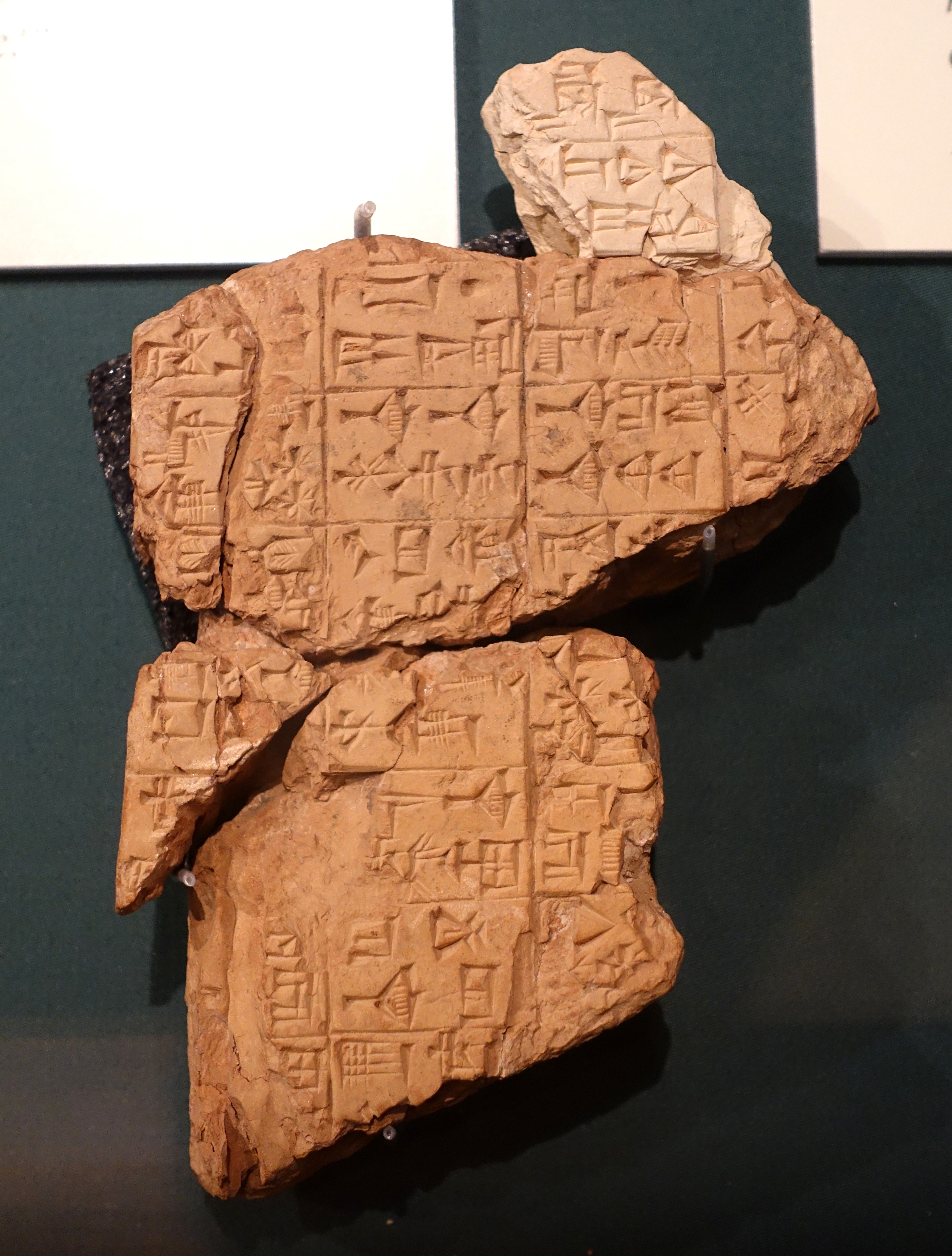 FileInstructions_of_Shurrupak_Sumerian_proverb_collection_c._2400_BC_-_Oriental_Institute_Museum_University_of_Chicago_-_DSC07114.JPG