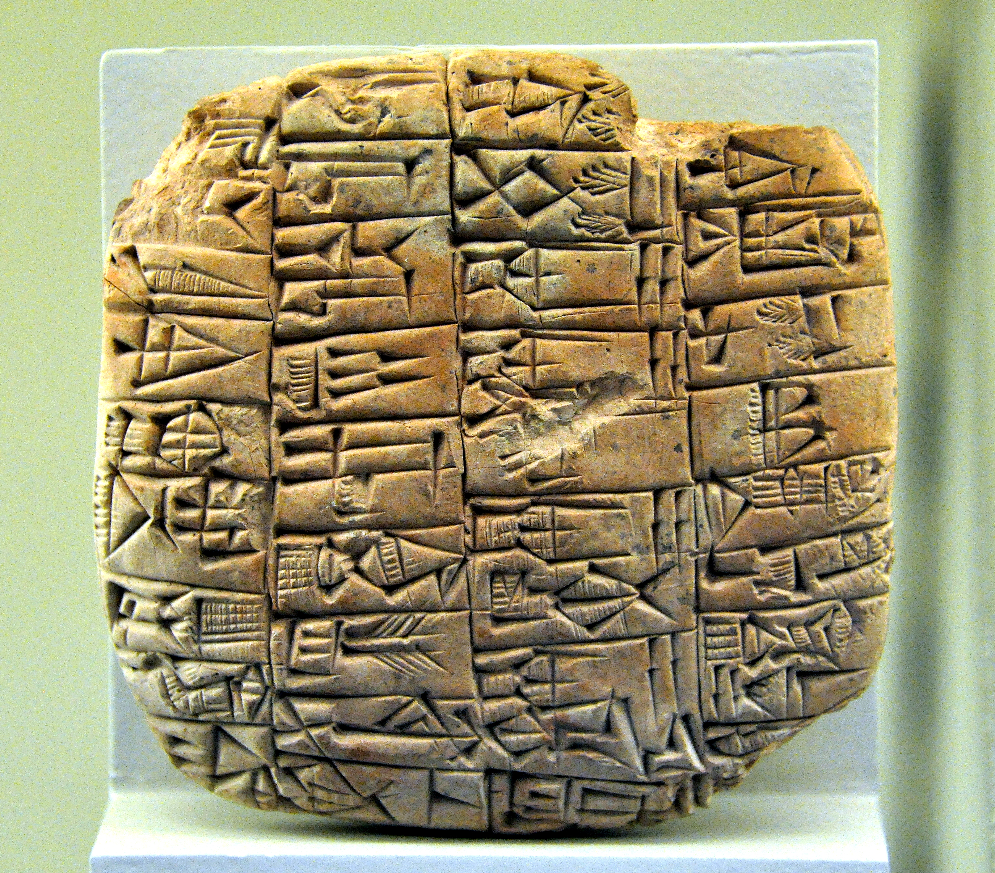FileList_of_titles_of_different_occupations_clay_tablet_from_Shuruppak_Southern_Mesopotamia_Iraq_on_display_in_the_Pergamon_Museum.jpg