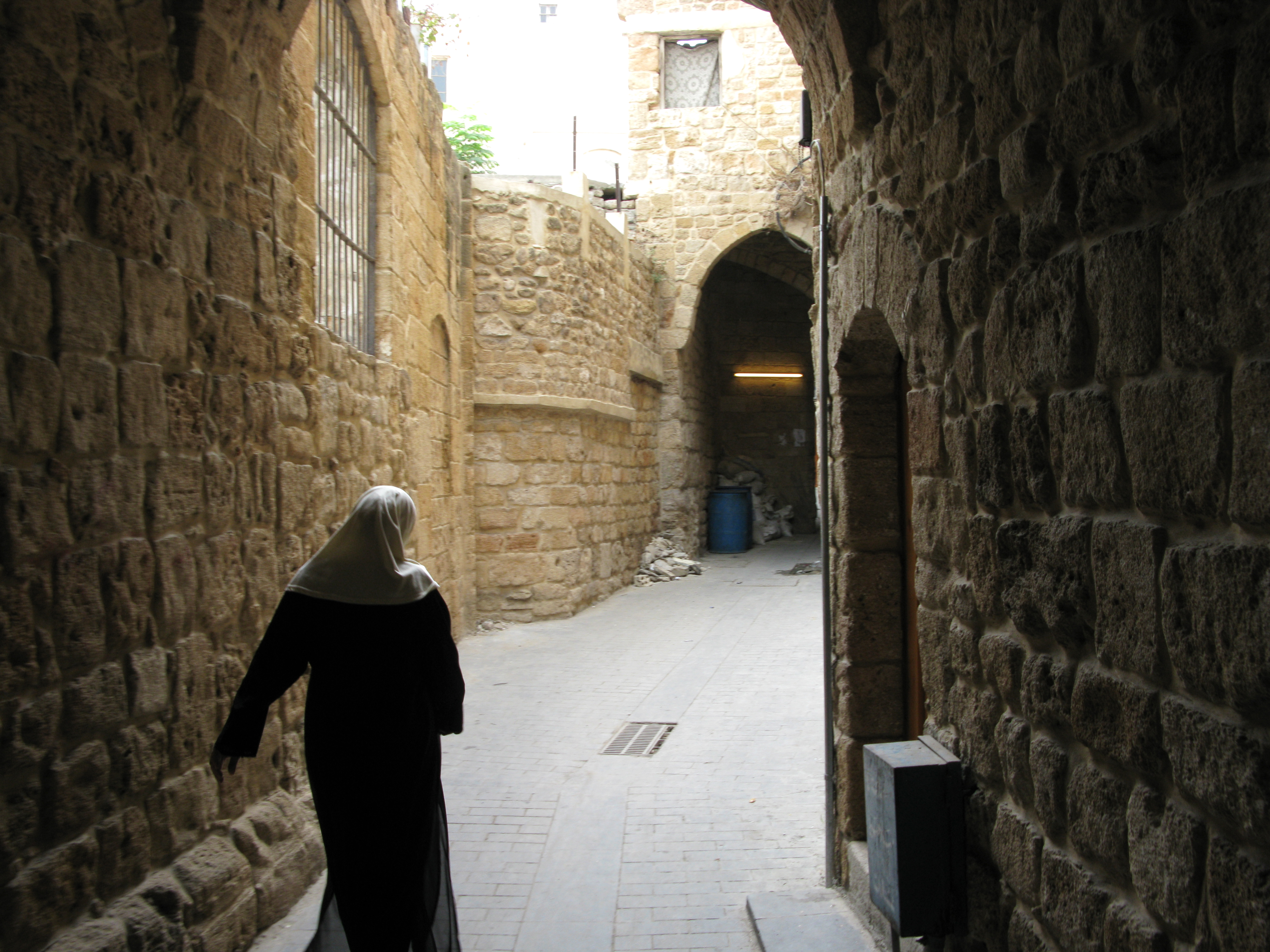 FileAlleyways_Old_city_of_Sidon_Lebanon.jpg