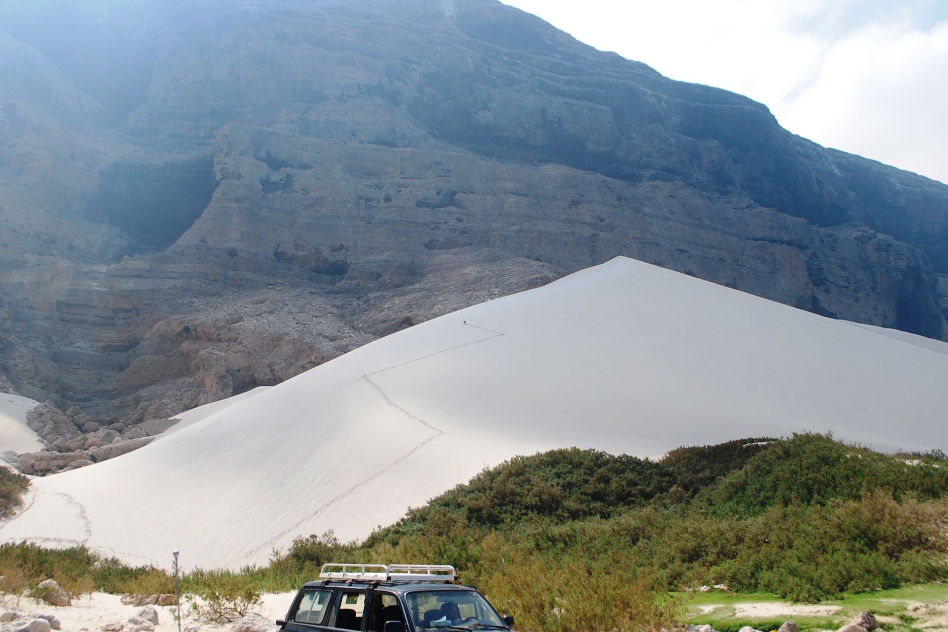 FileArher_dunes_and_Hoq_cave_6408216391.jpg