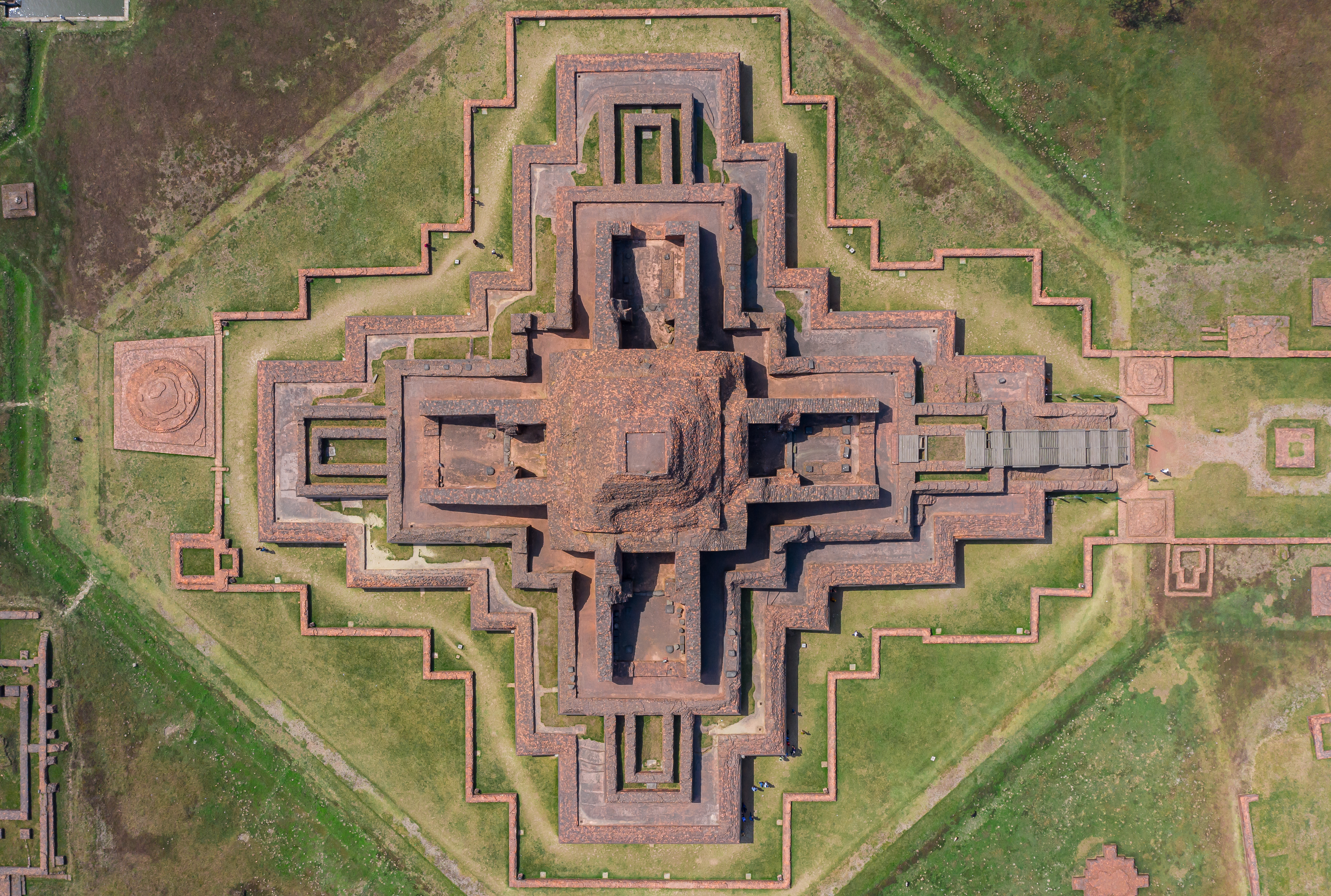 FileAerial_view_of_Somapura_Mahavihara.jpg