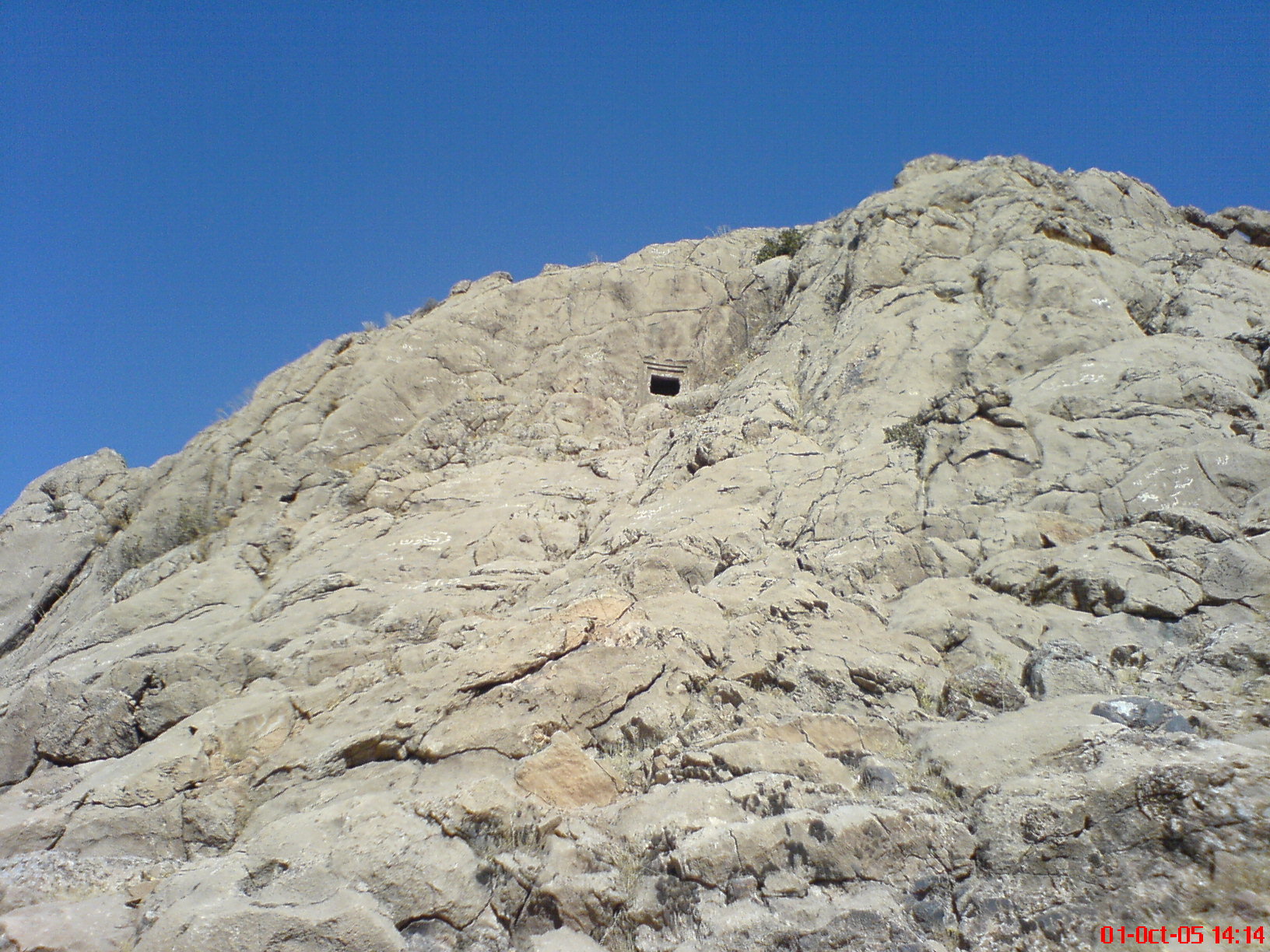 FileSorkh_Deh_Chamber_Tomb_-_Road_View.jpg