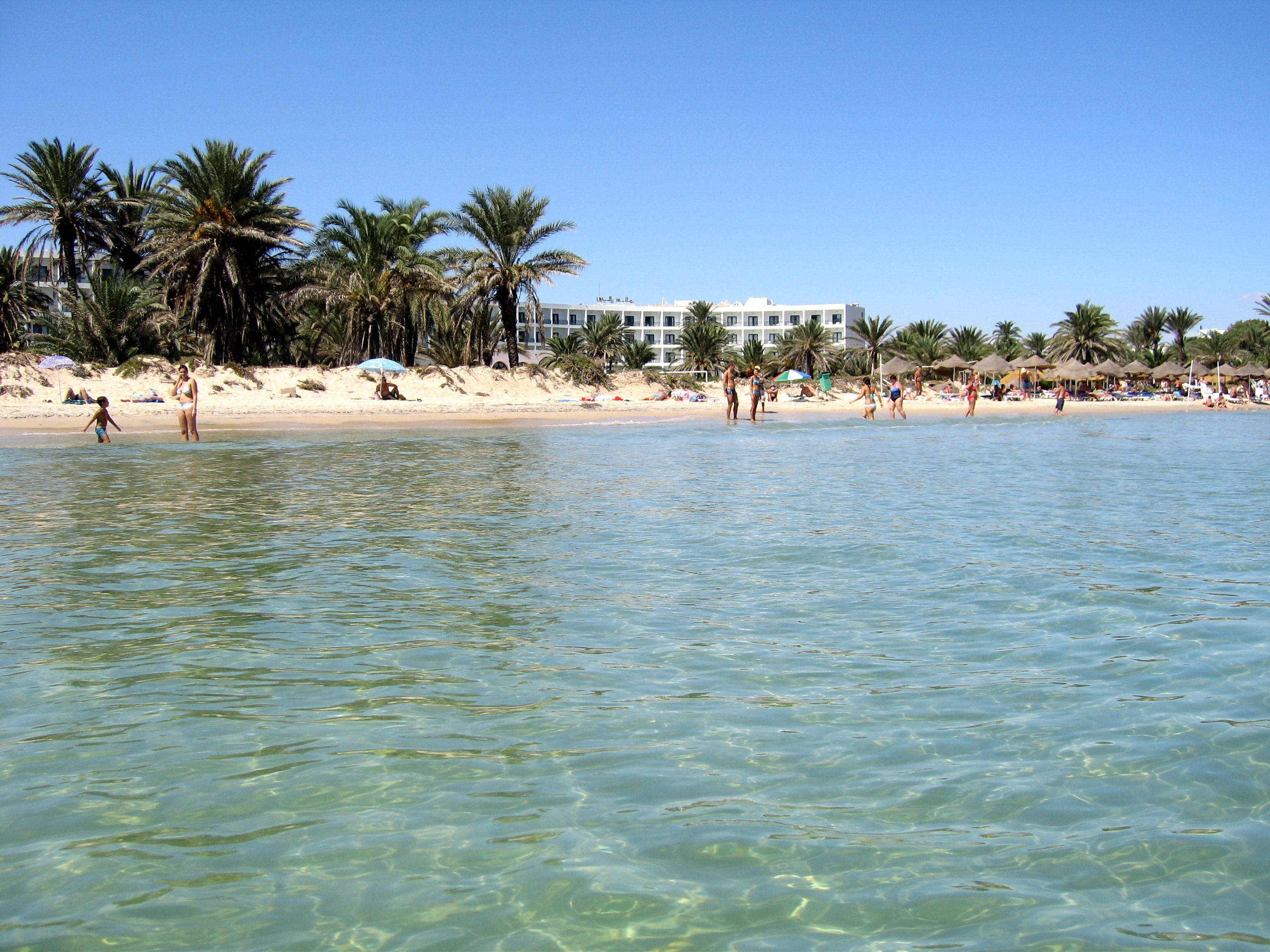 FileBeach_in_Sousse.jpg
