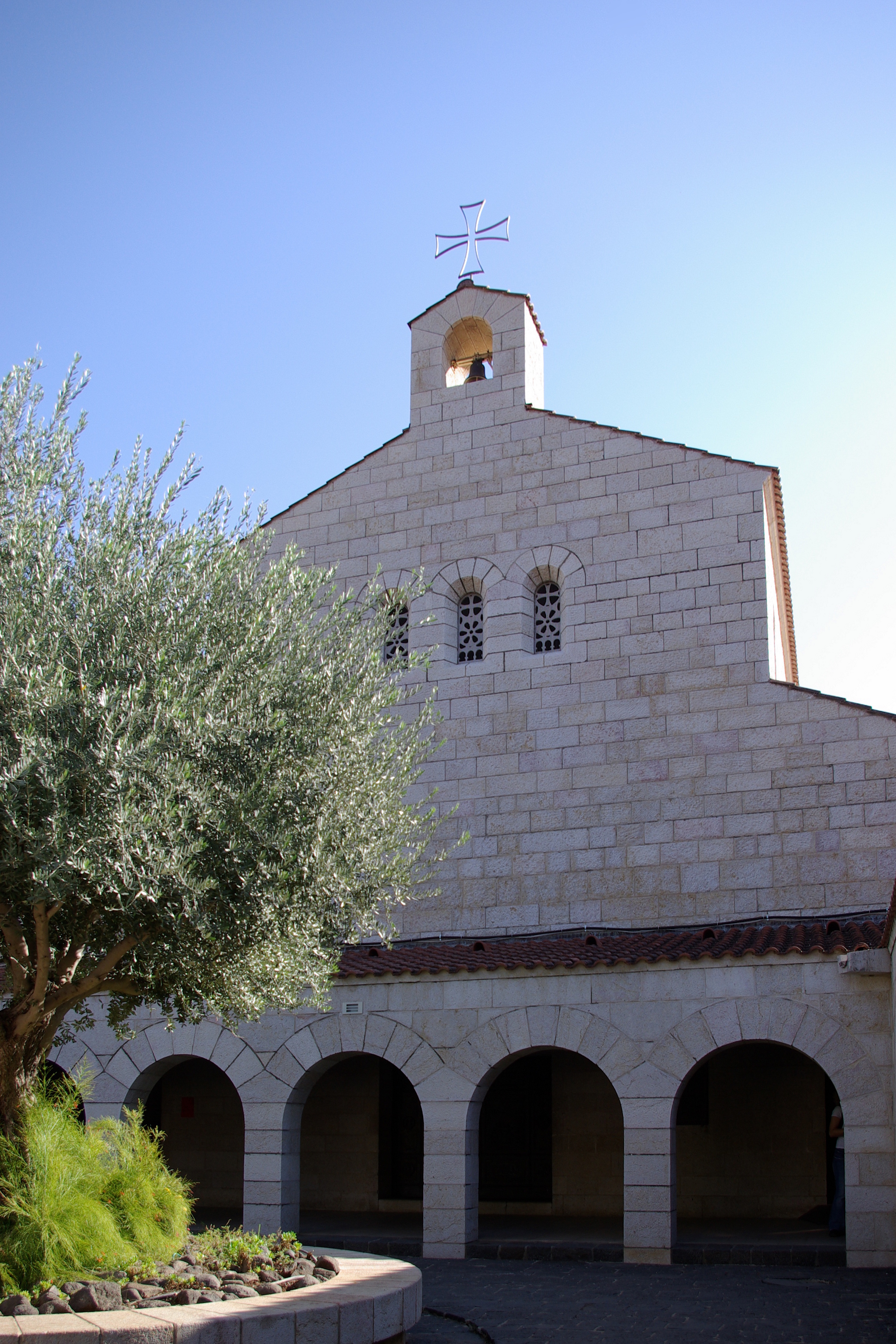 FileBrotvermehrungskirche_BW_1.JPG