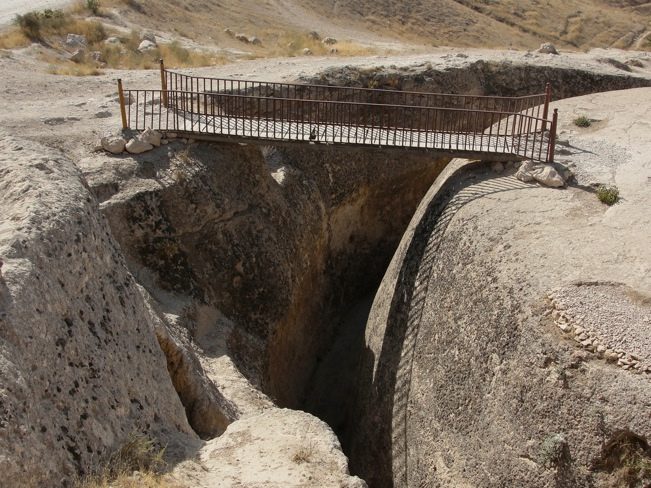 FileBuddhist_stupa_stupa_and_monastery_at_Samangan.jpg