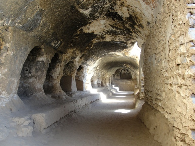 FileCave_system_stupa_and_monastery_at_Samangan.jpg