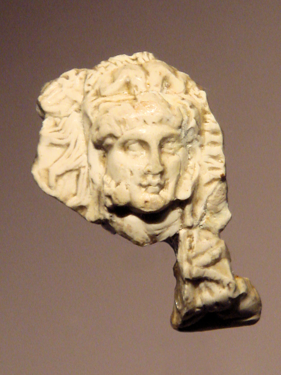 FileAlexander-Herakles_head_Takht-i_Sangin_Temple_of_the_Oxus_3rd_century_BCE.jpg