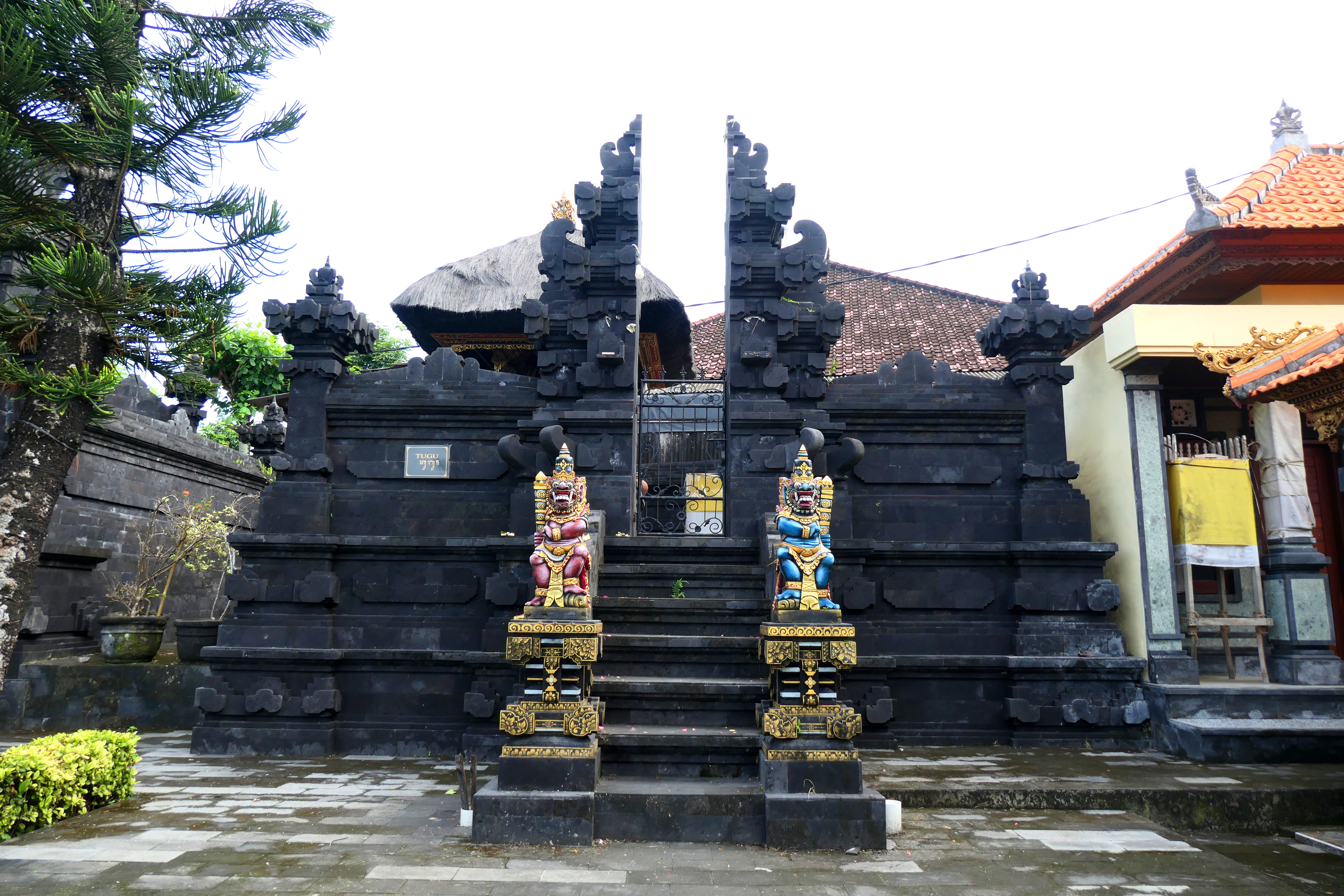 File032_Guardians_of_the_Gate_The_Tanah_Lot_Area_Tabanan_Bali_photograph_by_Anandajoti_Bhikkhu.jpg
