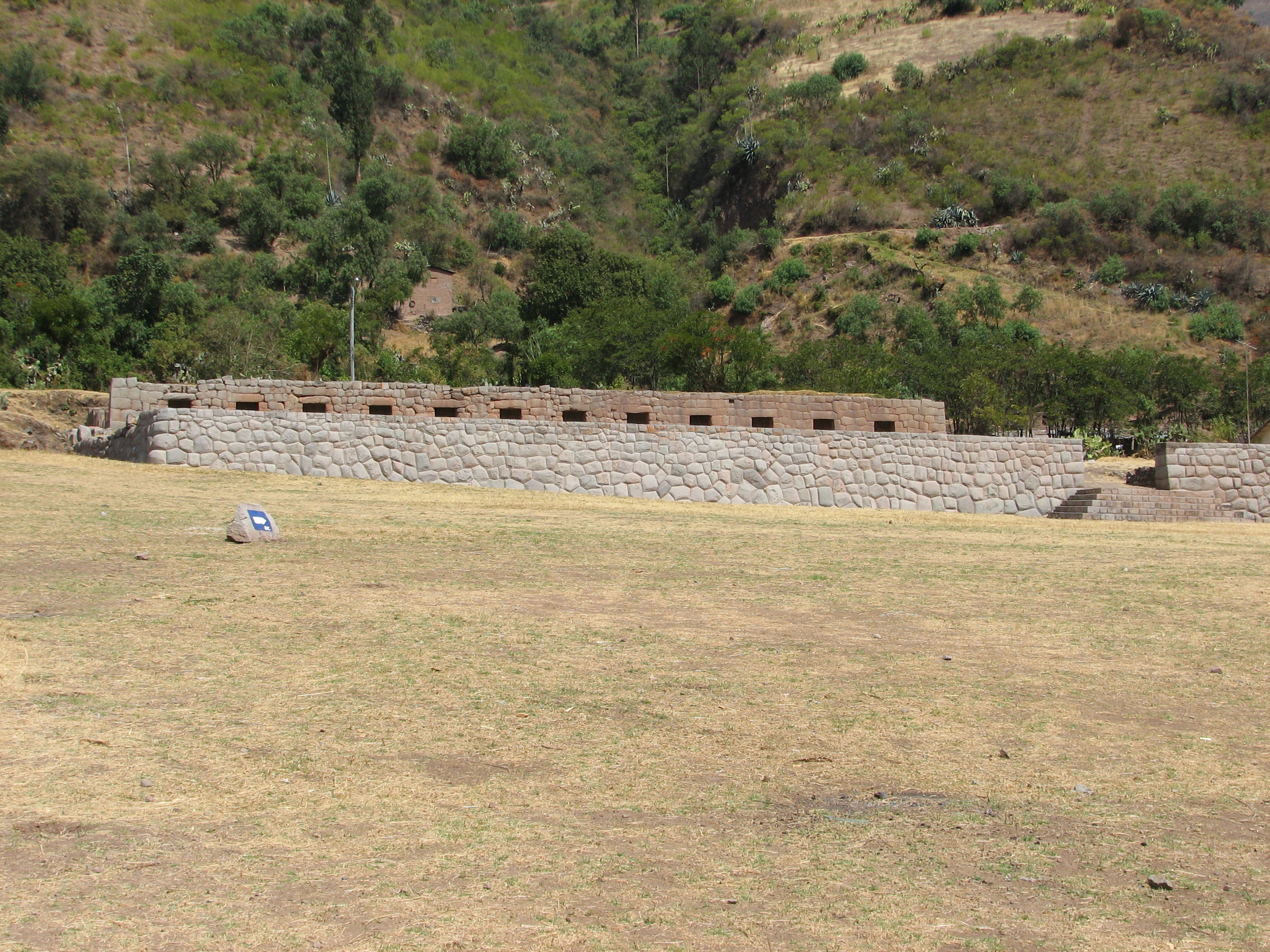 FileTarahuasi_Archaeological_site_-_overview.jpg