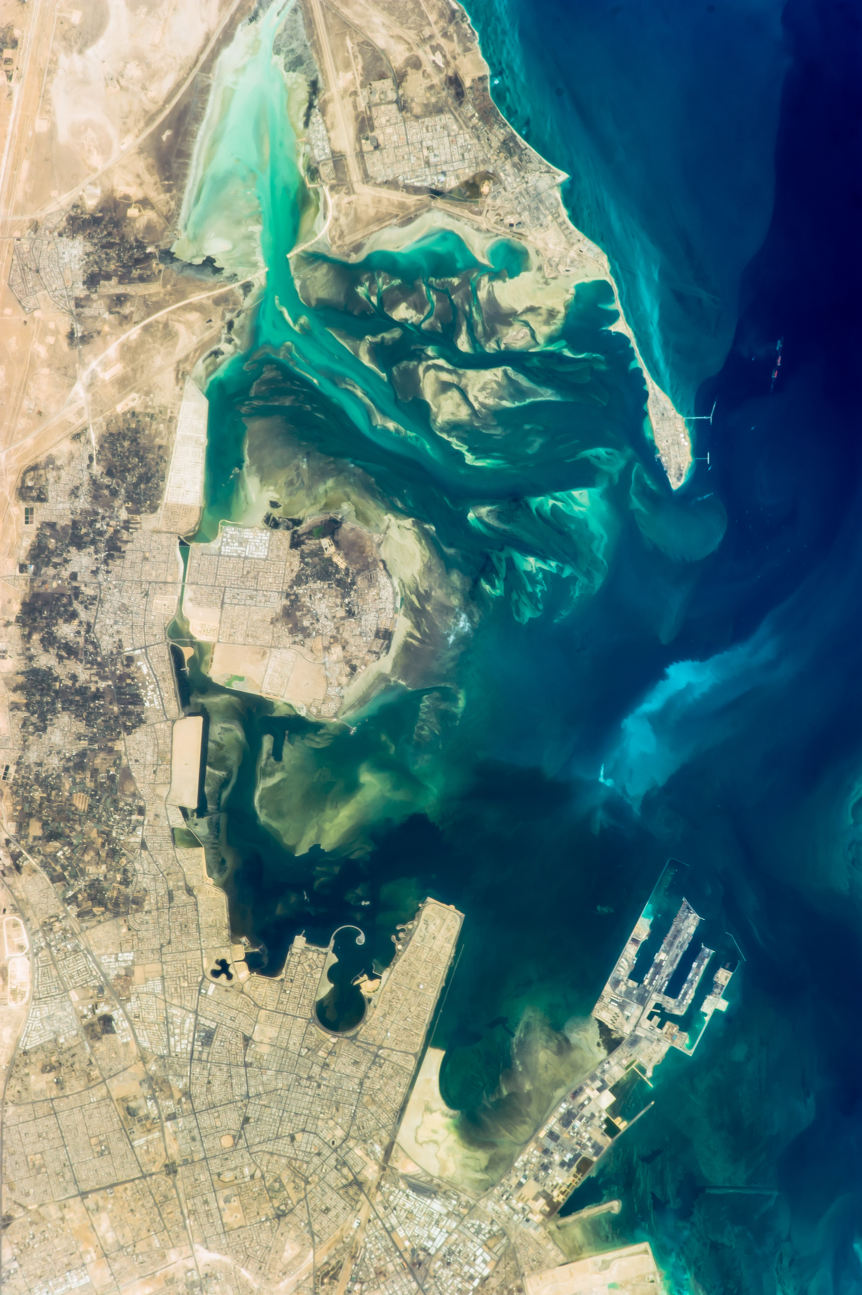 FileISS034-E-053513_Tarout_Bay_-_Saudi_Arabia.jpg