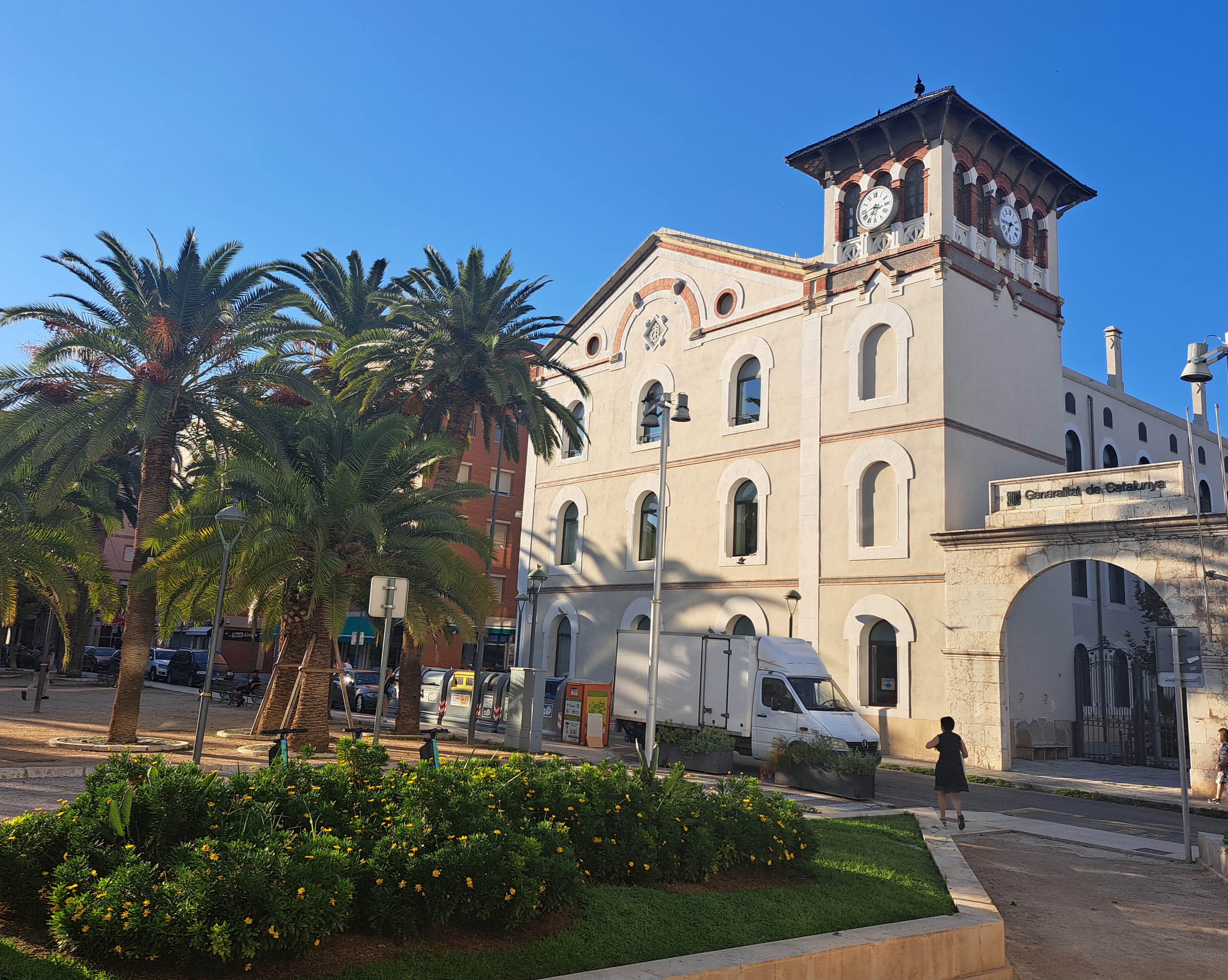 FileBuilding_of_historical_Chartreuse_factory_in_Tarragona.jpg