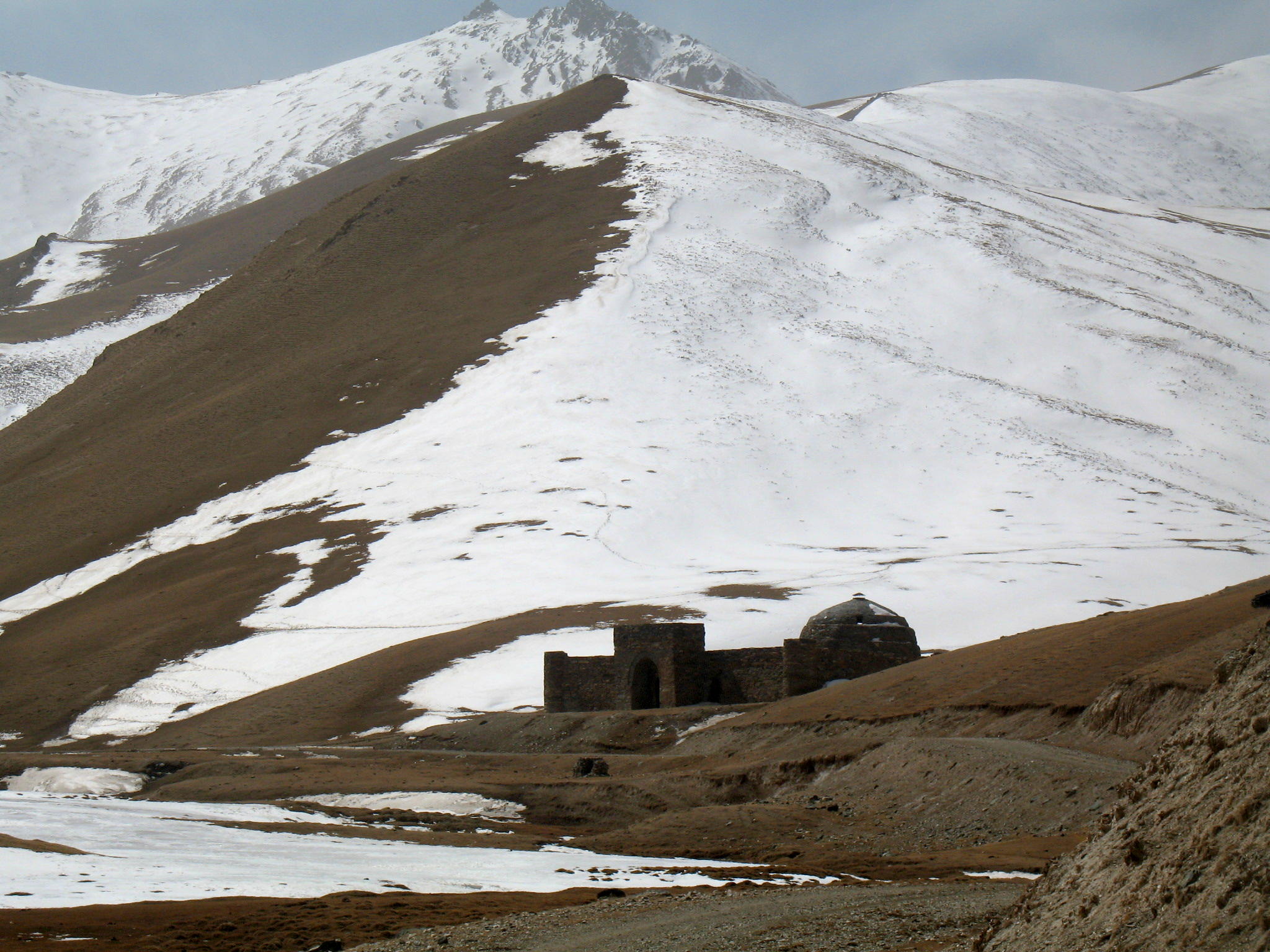 FileTash_Rabat_in_mountains.jpg