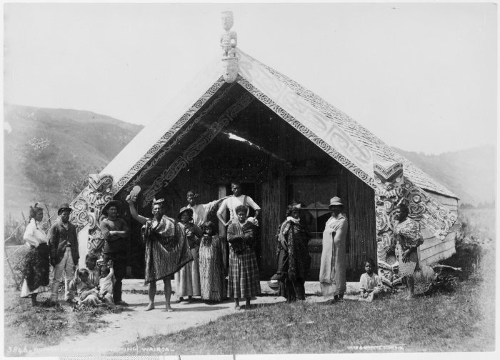 FileHinemihi_Meeting_House_Burton_Bros.jpg