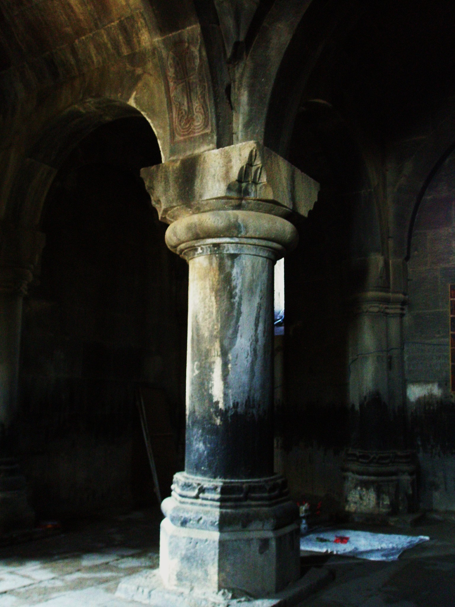 FileTegher_Gavit_Column.JPG