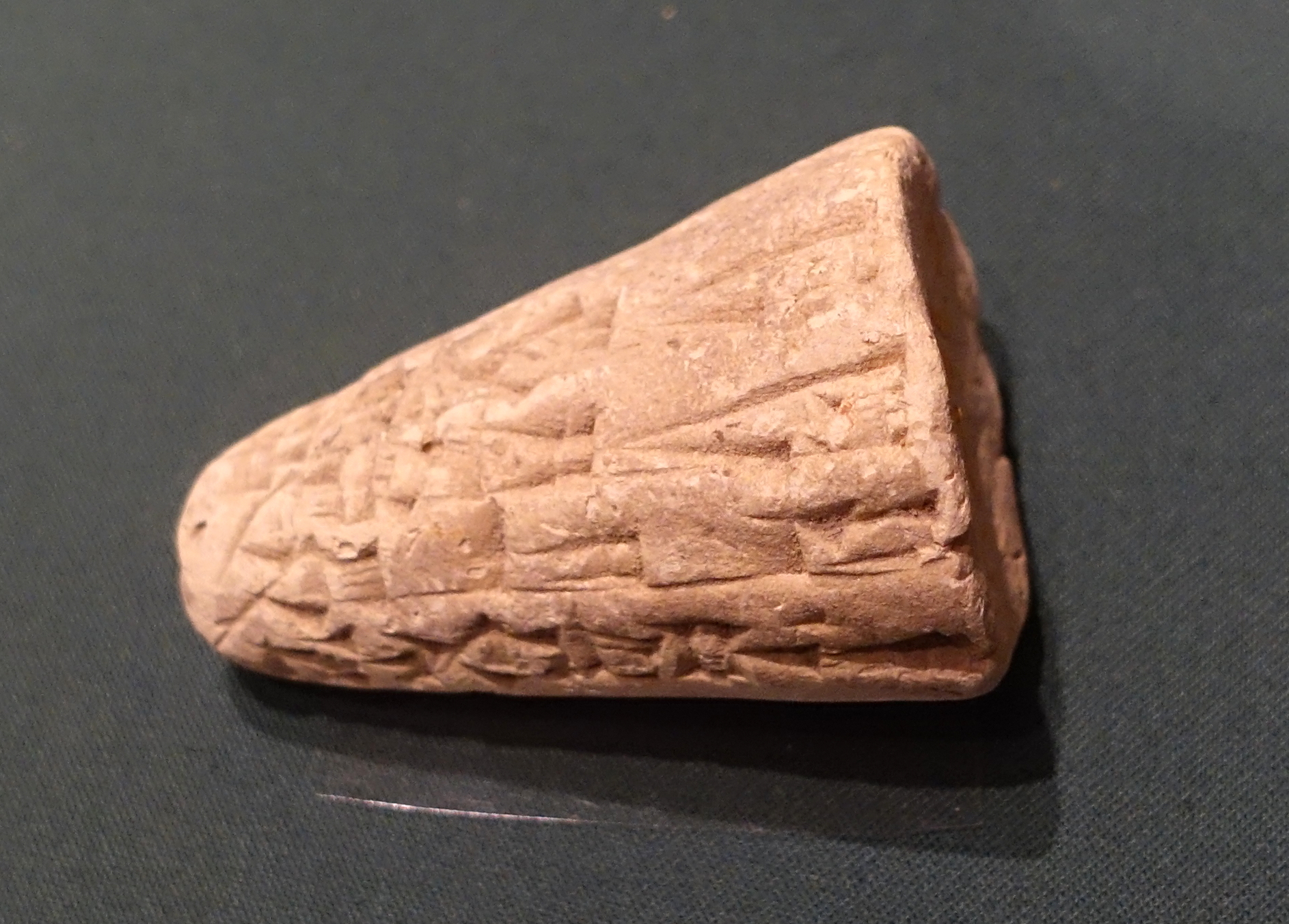 FileSin-kashid_cone_sikkatu_c._1850_BC_-_Oriental_Institute_Museum_University_of_Chicago_-_DSC07176.JPG