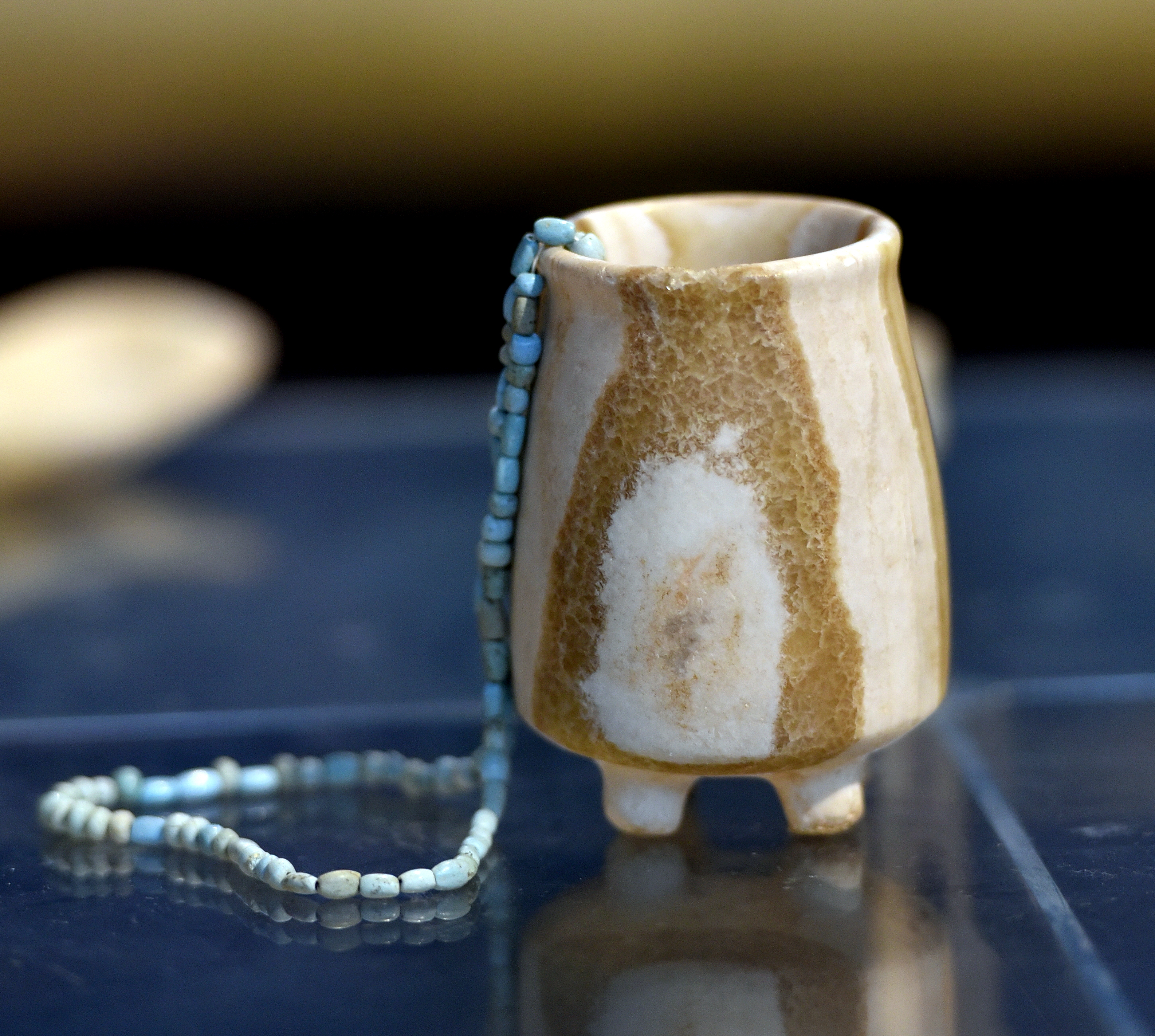 FileAlabaster_jar_with_a_necklace_from_Tell_es-Sawwan_Iraq._6000-5800_BCE._Iraq_Museum.jpg