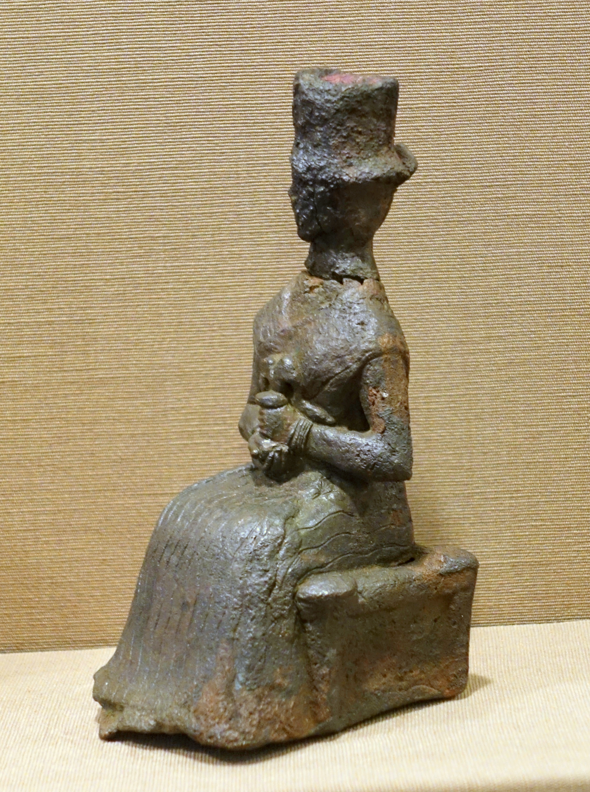 FileFour-faced_goddess_Ishchali_Isin-Larsa_to_Old_Babylonia_periods_2000-1600_BC_bronze_-_Oriental_Institute_Museum_University_of_Chicago_-_DSC07384.JPG