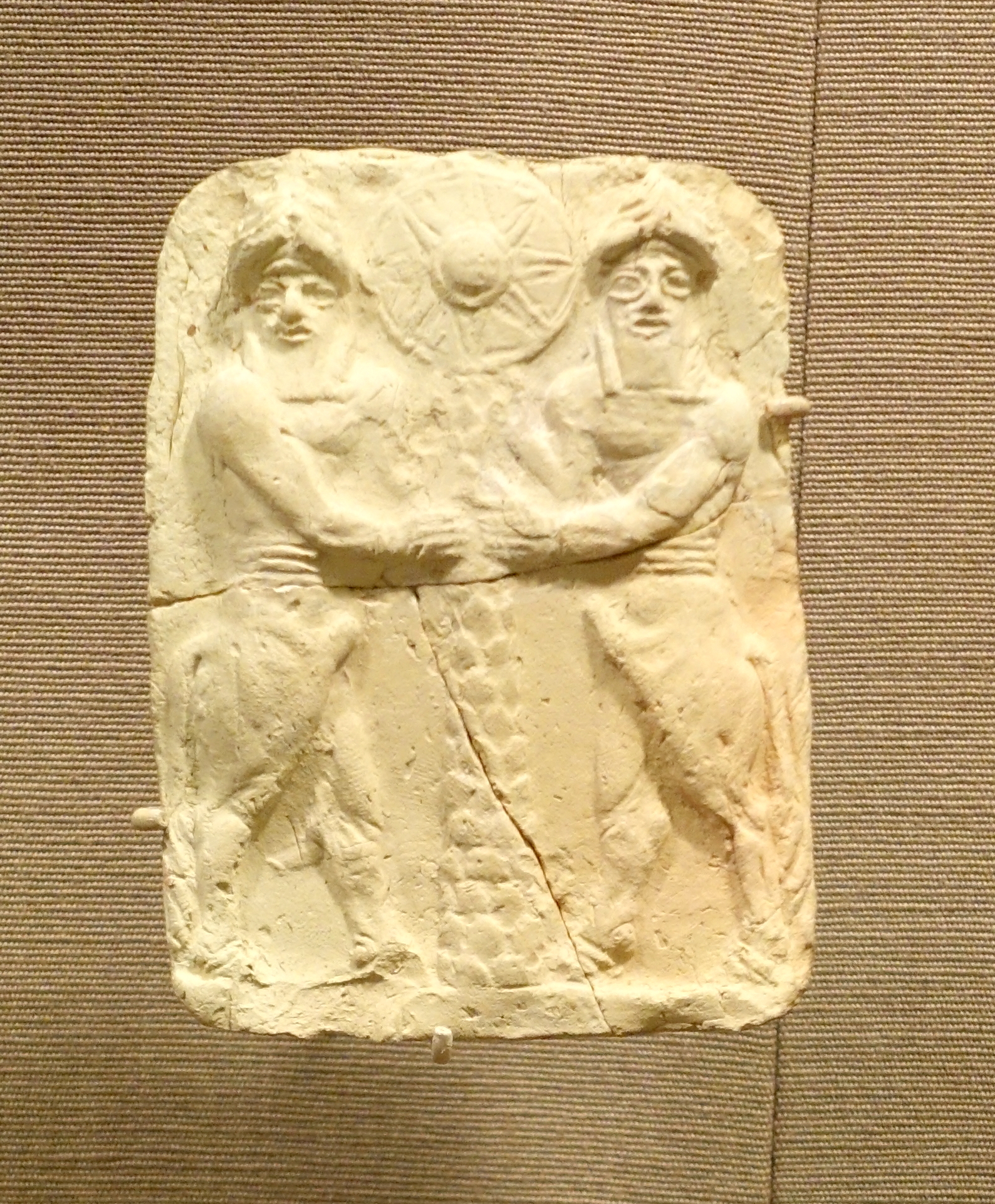 FilePlaque_with_bull-men_holding_a_palm_trunk_with_sun_disk_Ishchali_Isin-Larsa_to_Old_Babylonian_2000-1600_BC_baked_clay_-_Oriental_Institute_Museum_University_of_Chicago_-_DSC07390.JPG