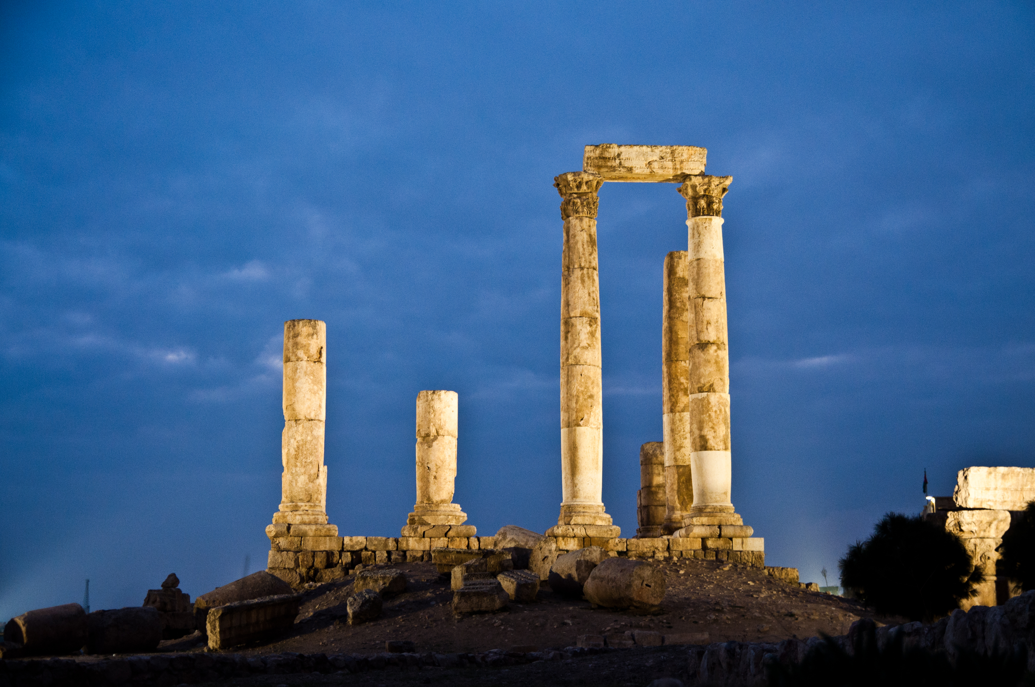 FileTemple_of_Hercules_Amman_at_sunset.jpg