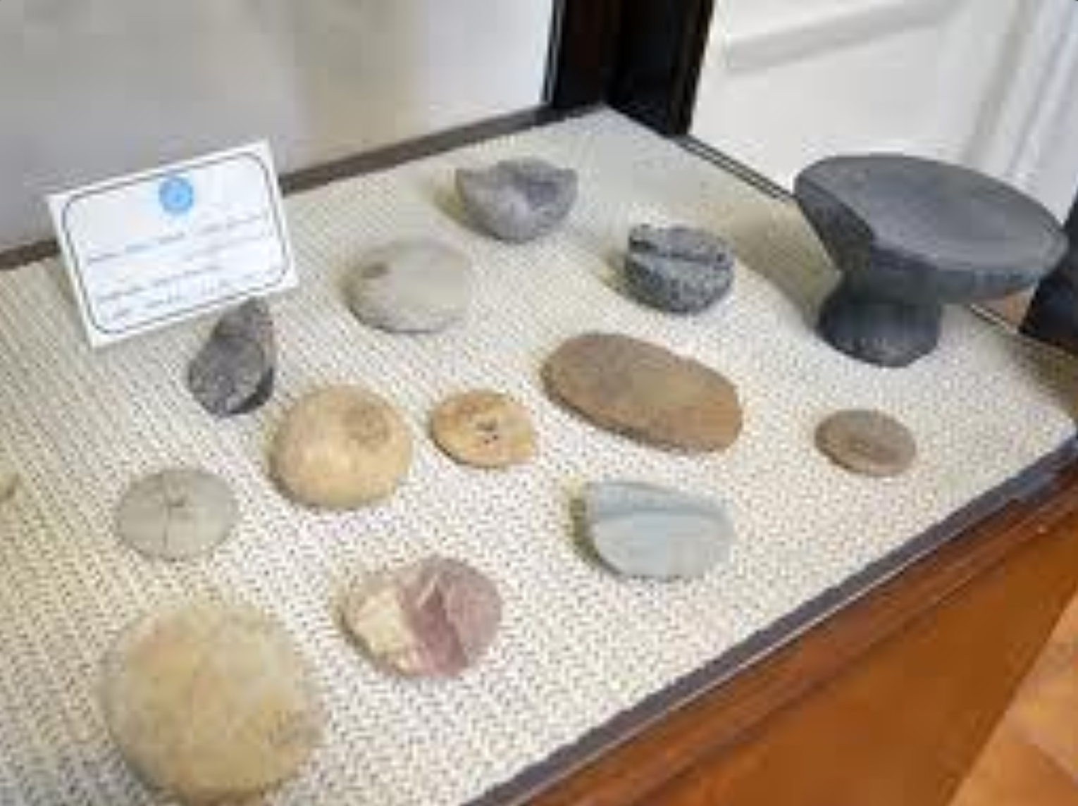 FileTepe_Zagheh_stone_tools_7000_BC.jpg