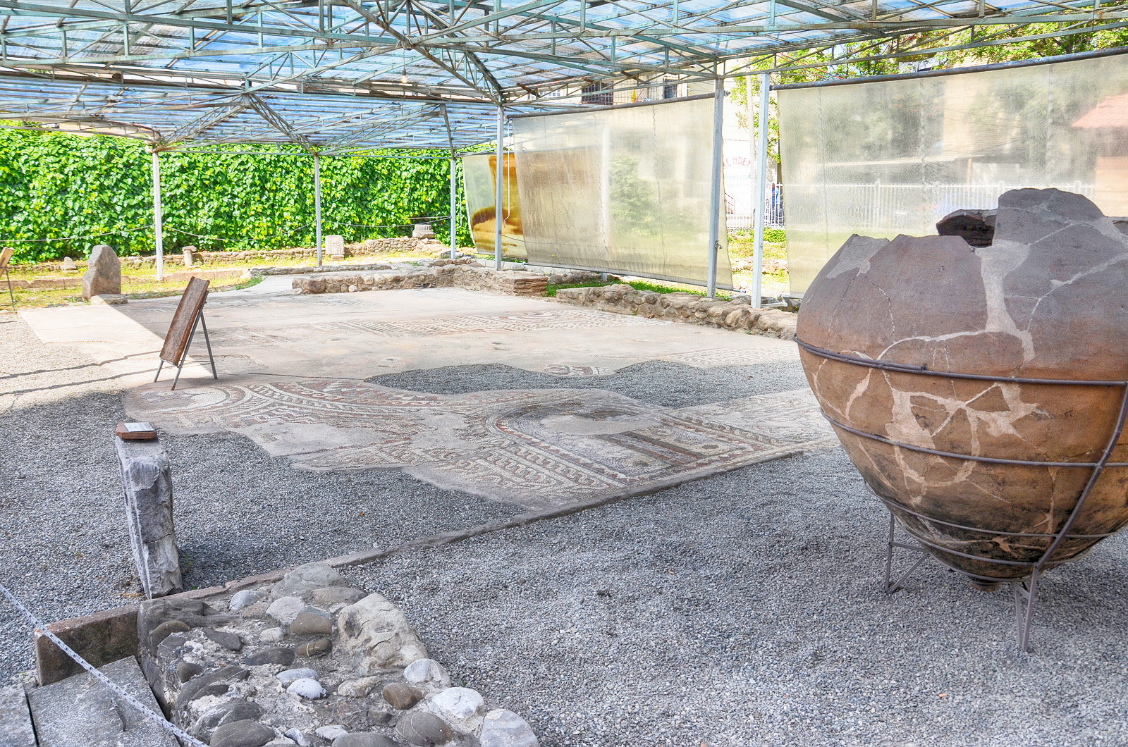 FileTirana_Albania_2017-04_Tirana_Mosaic_01.jpg