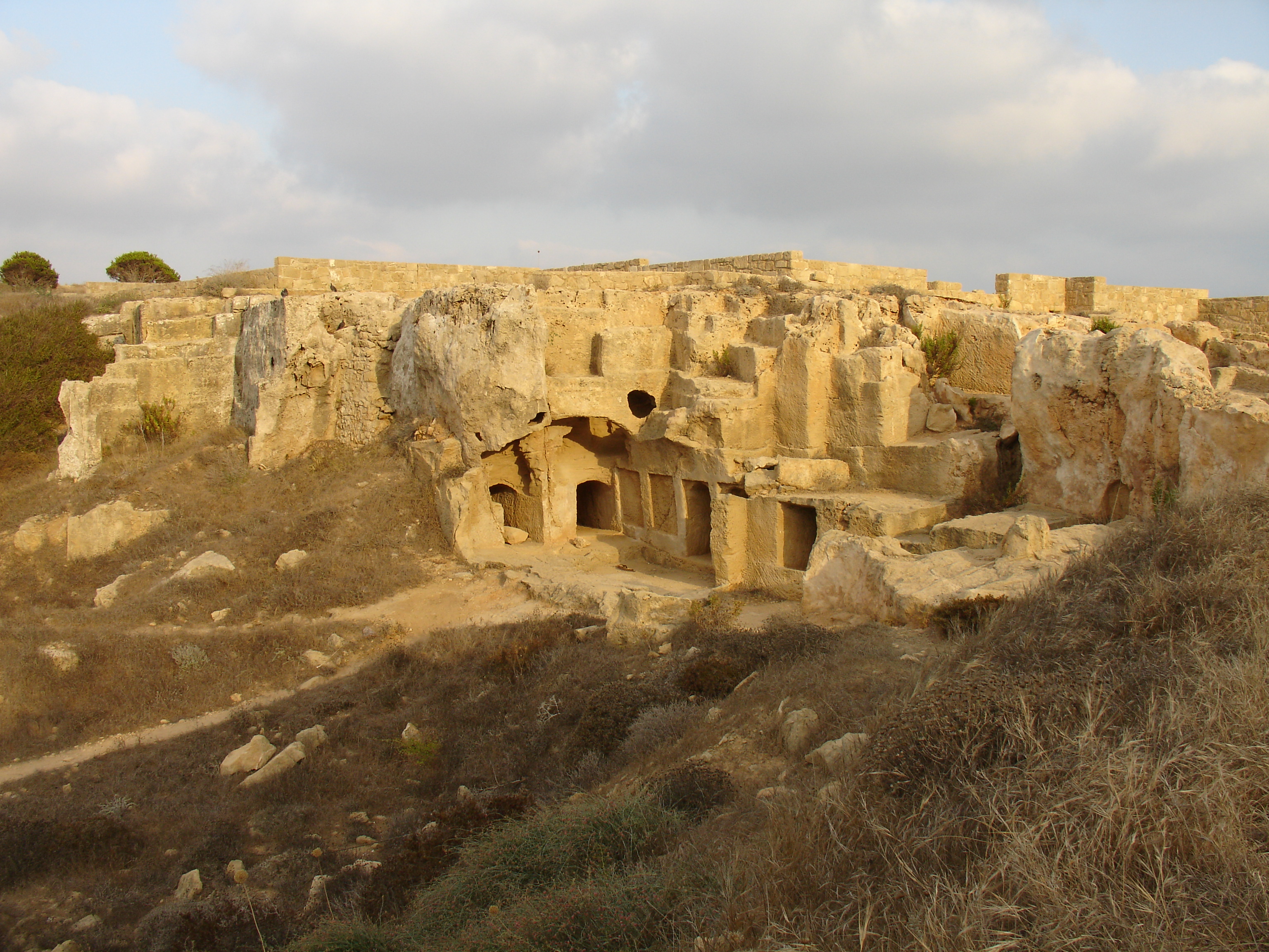 FileTombs_of_the_Kings_Paphos.jpg