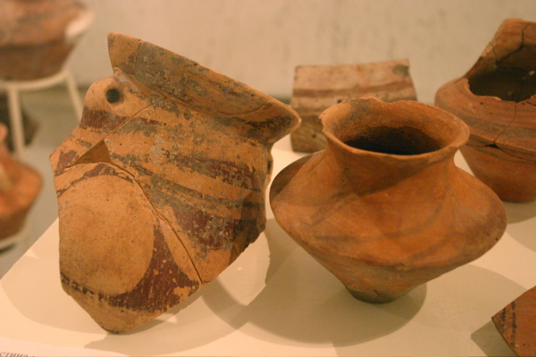 FileTrypillianPottery.JPG