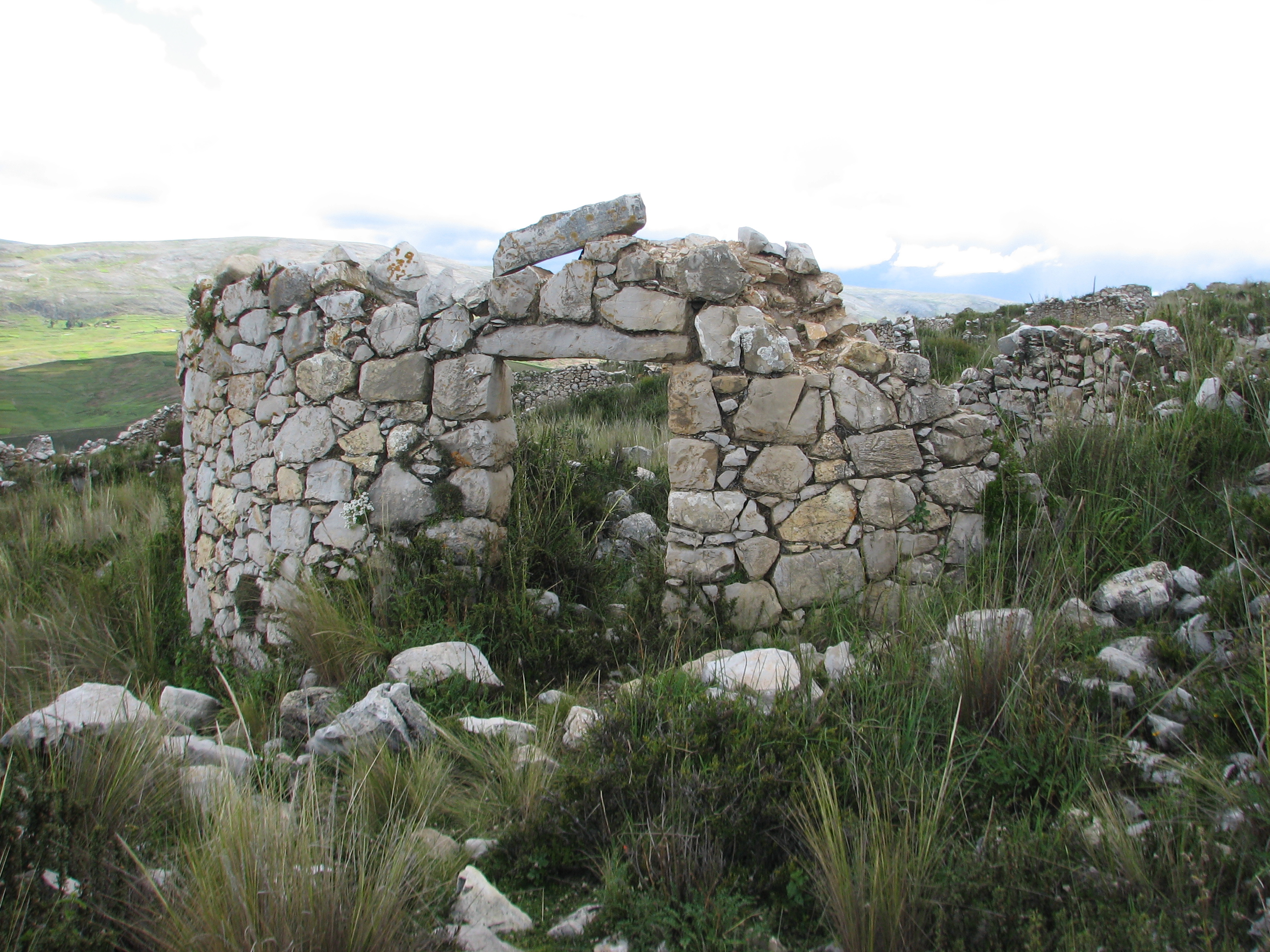 FileTunanmarca_Archaeological_site_-_storehouse.jpg