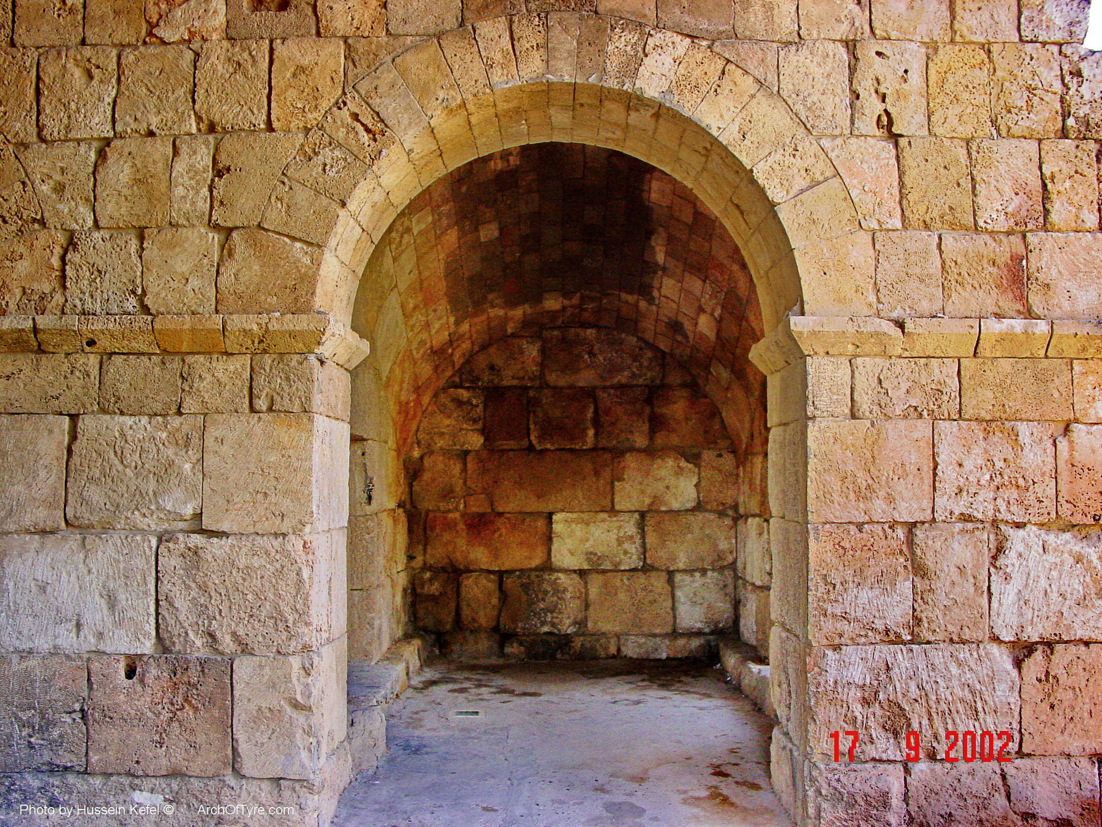 FileRoman_Hippodrome_Arch_-_Tyre_Lebanon.JPG
