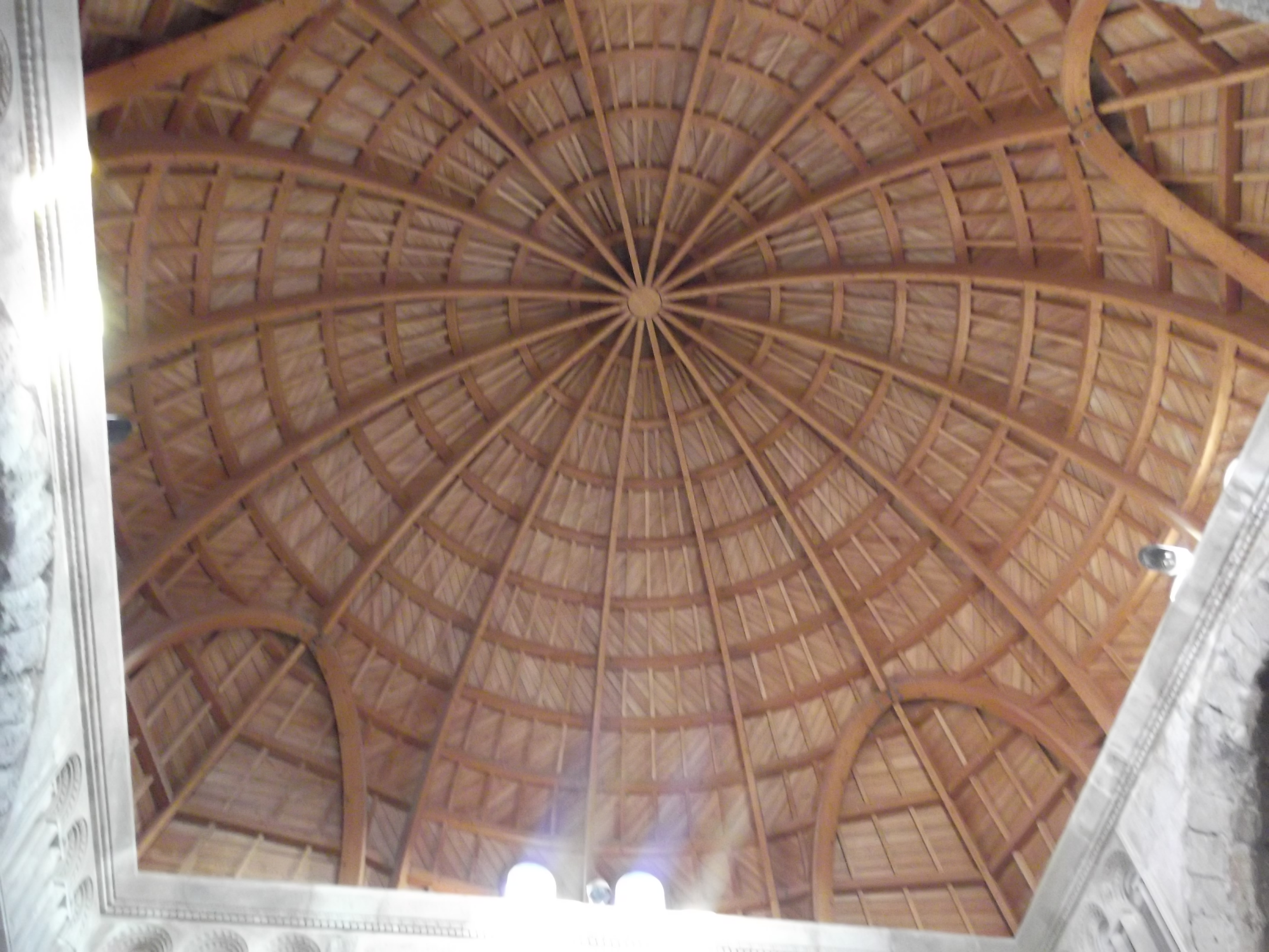 FileInside_the_Umayyad_Palace_looking_up_at_the_dome.JPG