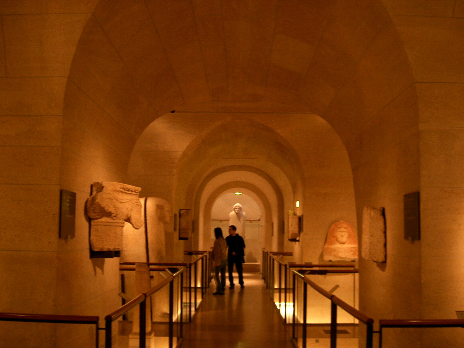 FileInside_the_Musee_de_Louvre_Room_311_300082184.jpg