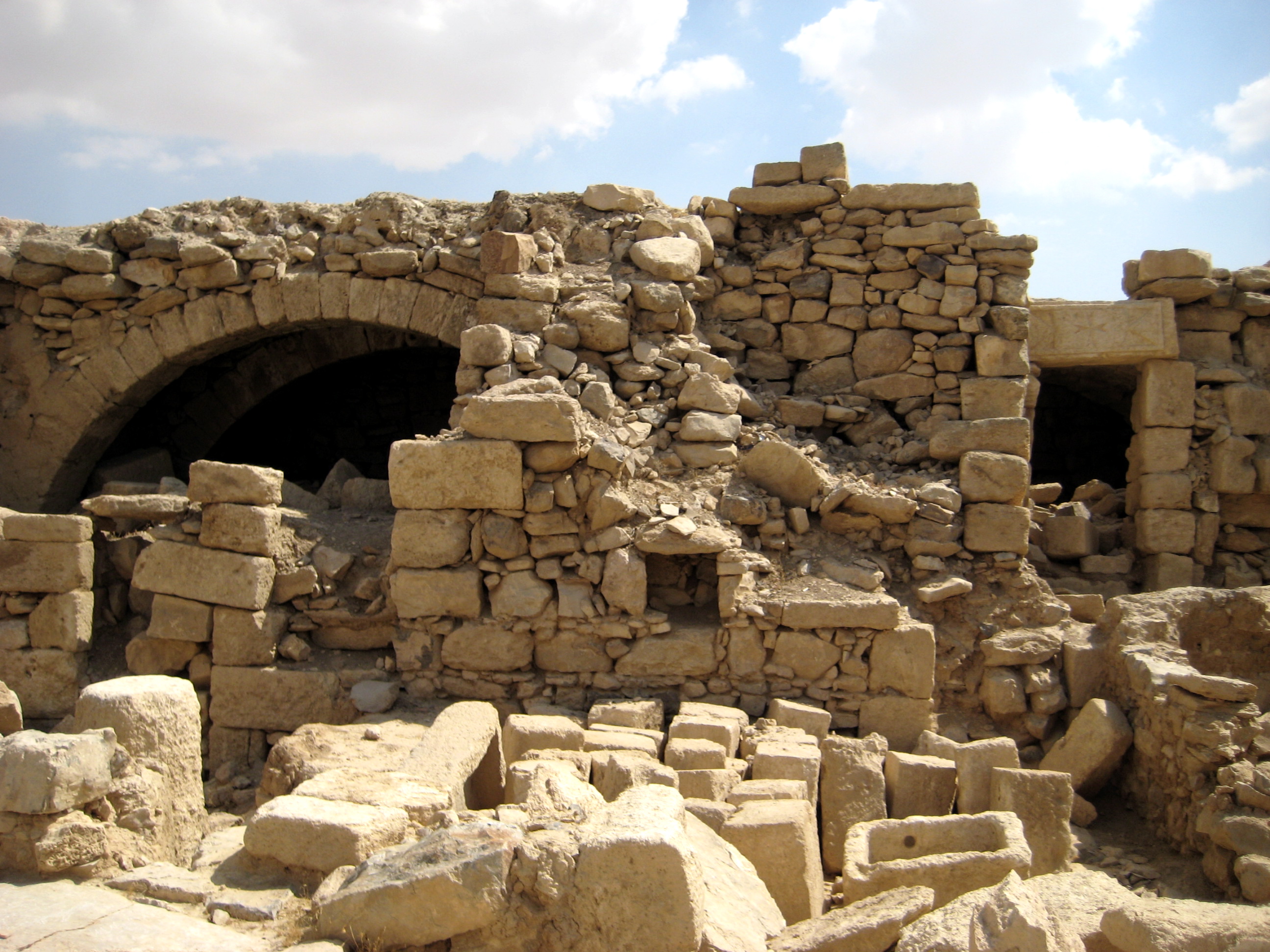 FileUmm_Rasas_House_ruins.JPG