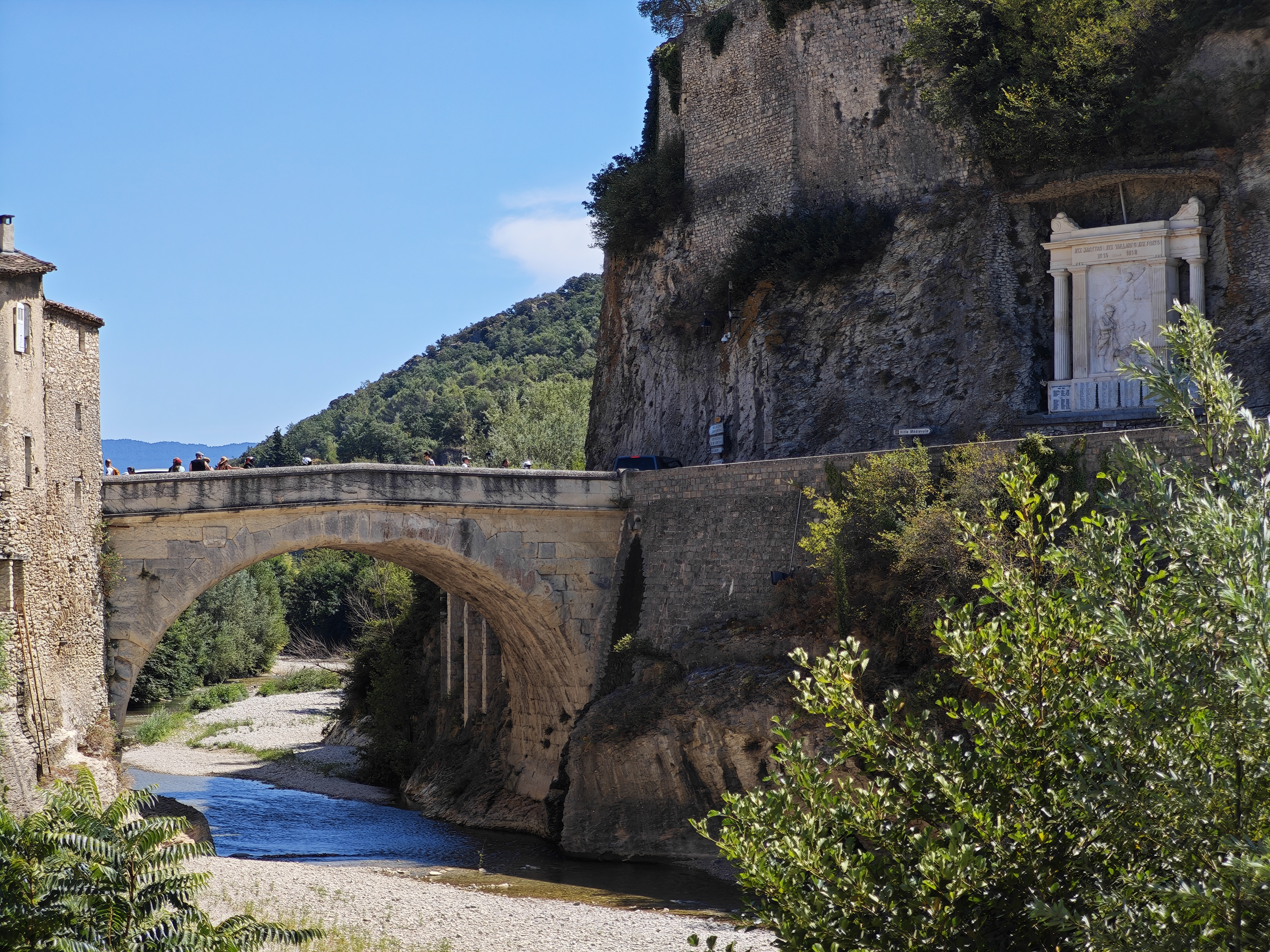 FilePont_Romain_Roman_Bridge_in_Vaison-la-Romaine.jpg