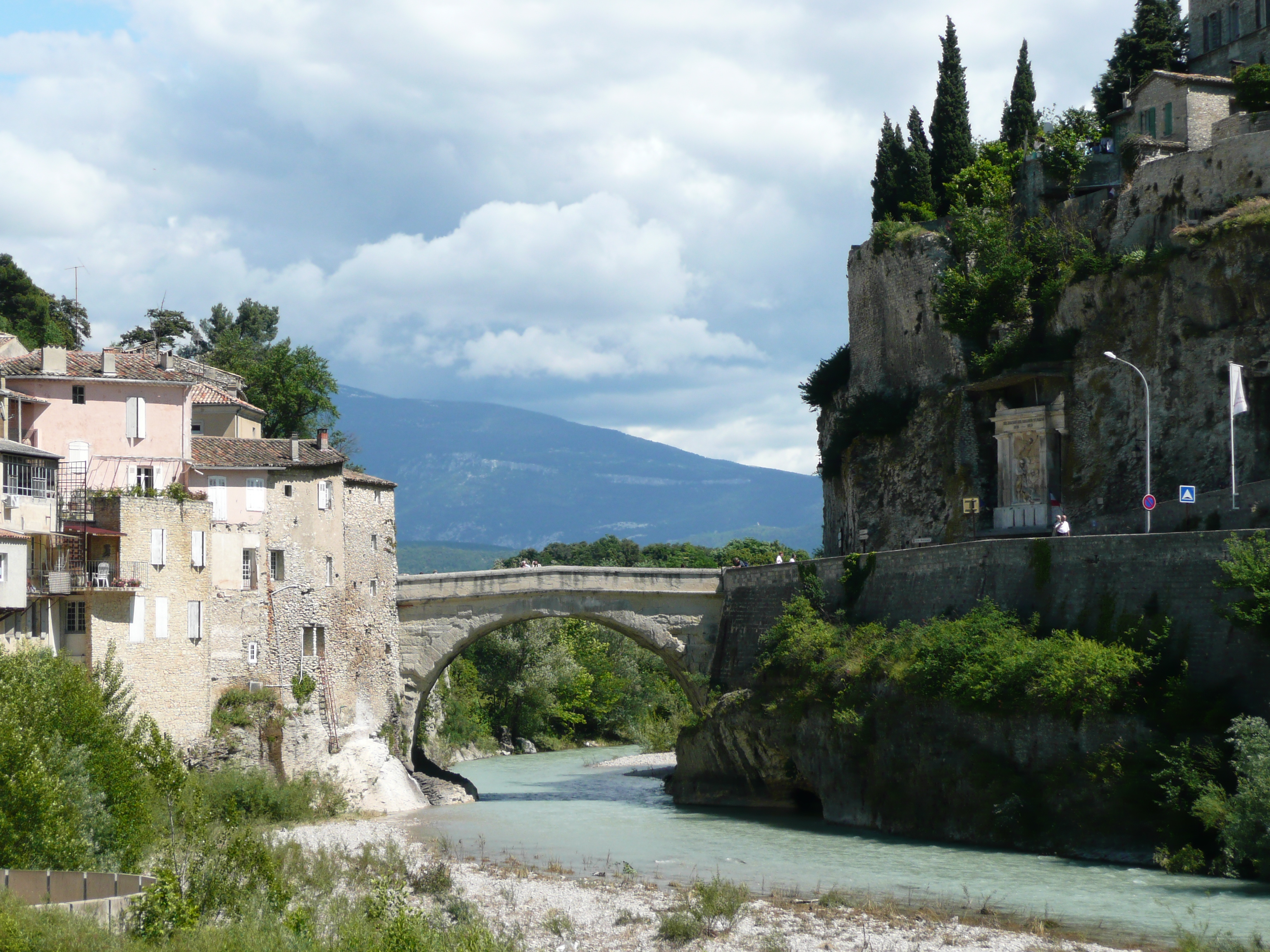 FileRoman_Bridge_Vaison-la-Romaine_France._Pic_01.jpg
