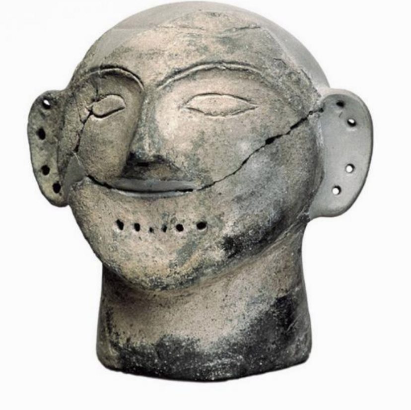 FileHuman-sized_clay_head_found_at_Varna_necropolis.png