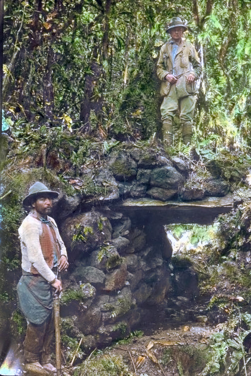 FileHiram_Bingham_at_Espiritu_Pampa_ruins_1911.jpg