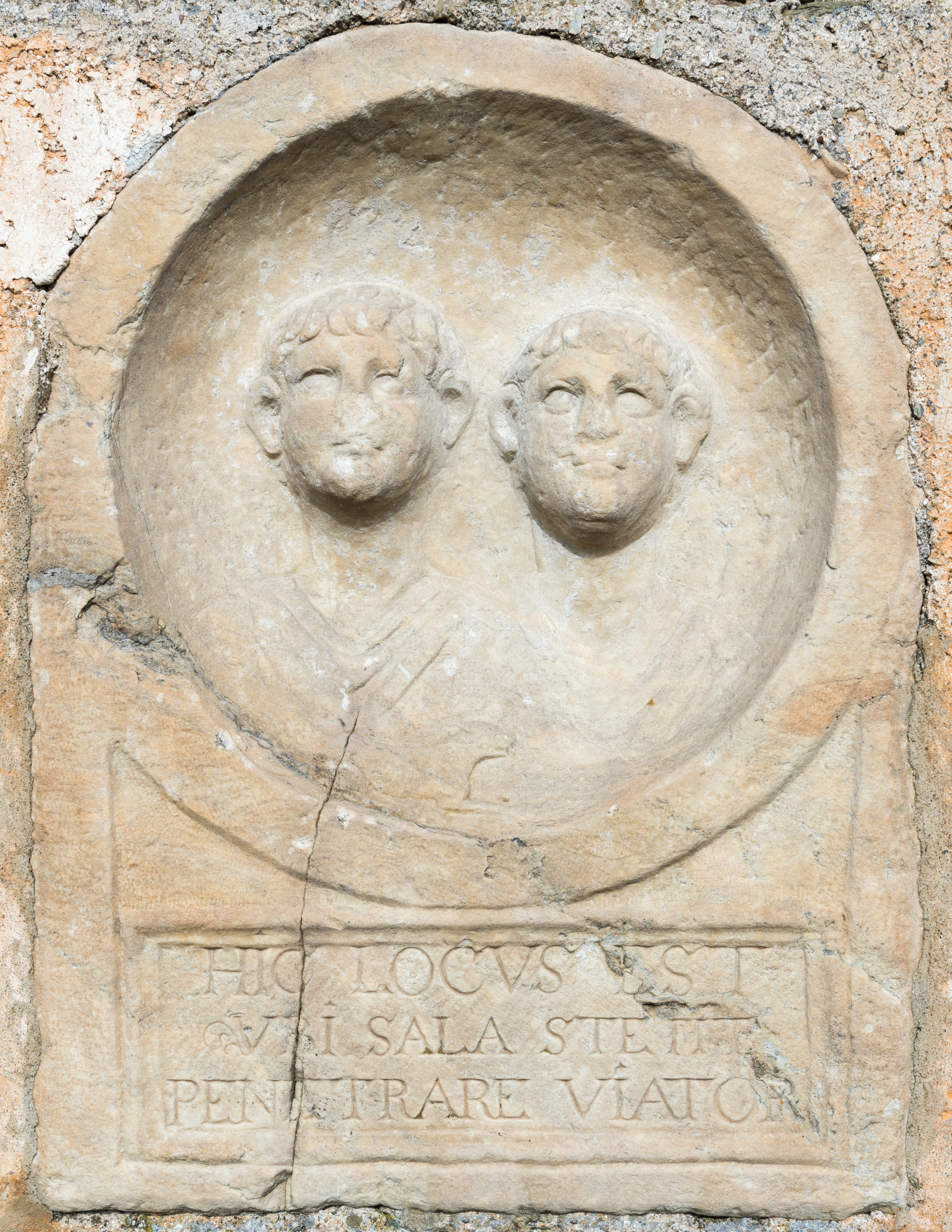 FileMaria_Saal_Zollfeld_Prunnerkreuz_Medaillongrabstele_Buesten_zweier_Knaben_18102015_8149.jpg