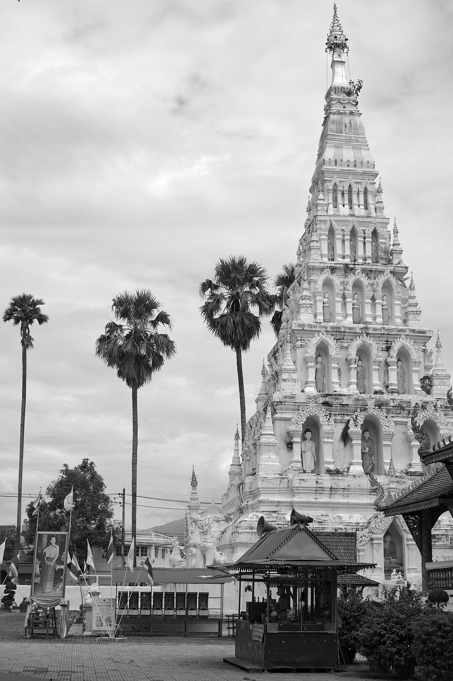 FileChedi-liam-full-height-wat-chedi-liam-wiang-kum-kam-chiang-mai-thailand.jpg