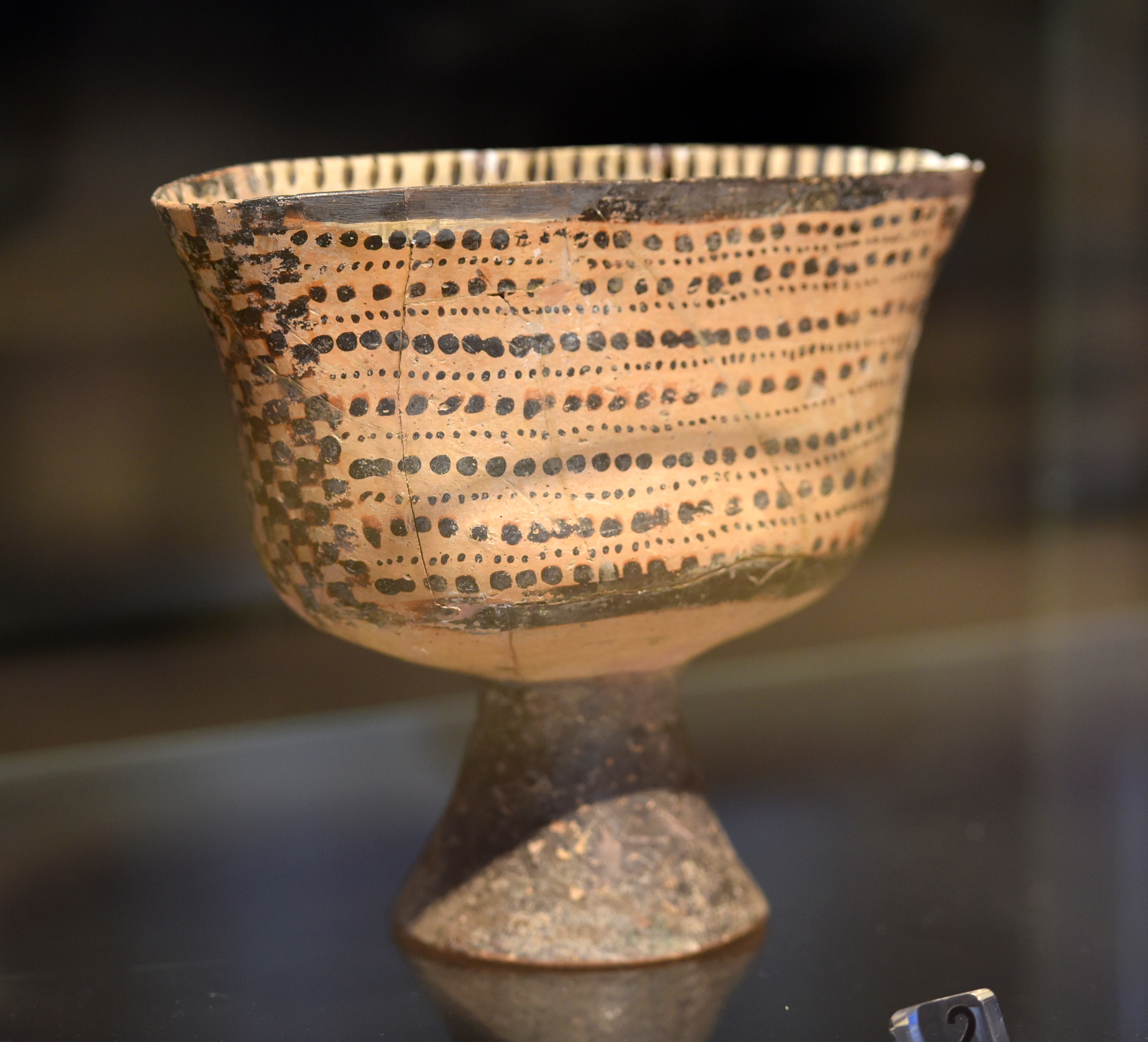 FilePainted_pottery_goblet._From_Yarim_Tepe_Iraq._Halaf_culture_5th_millennium_BCE._Iraq_Museum_Baghdad.jpg
