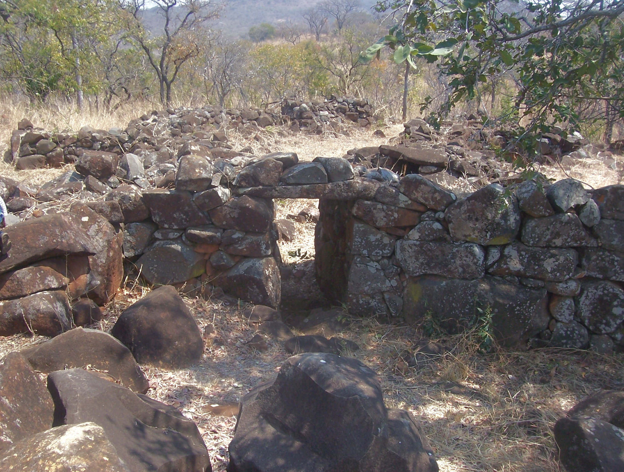 FileZiwa_ruins_pitentrance.JPG