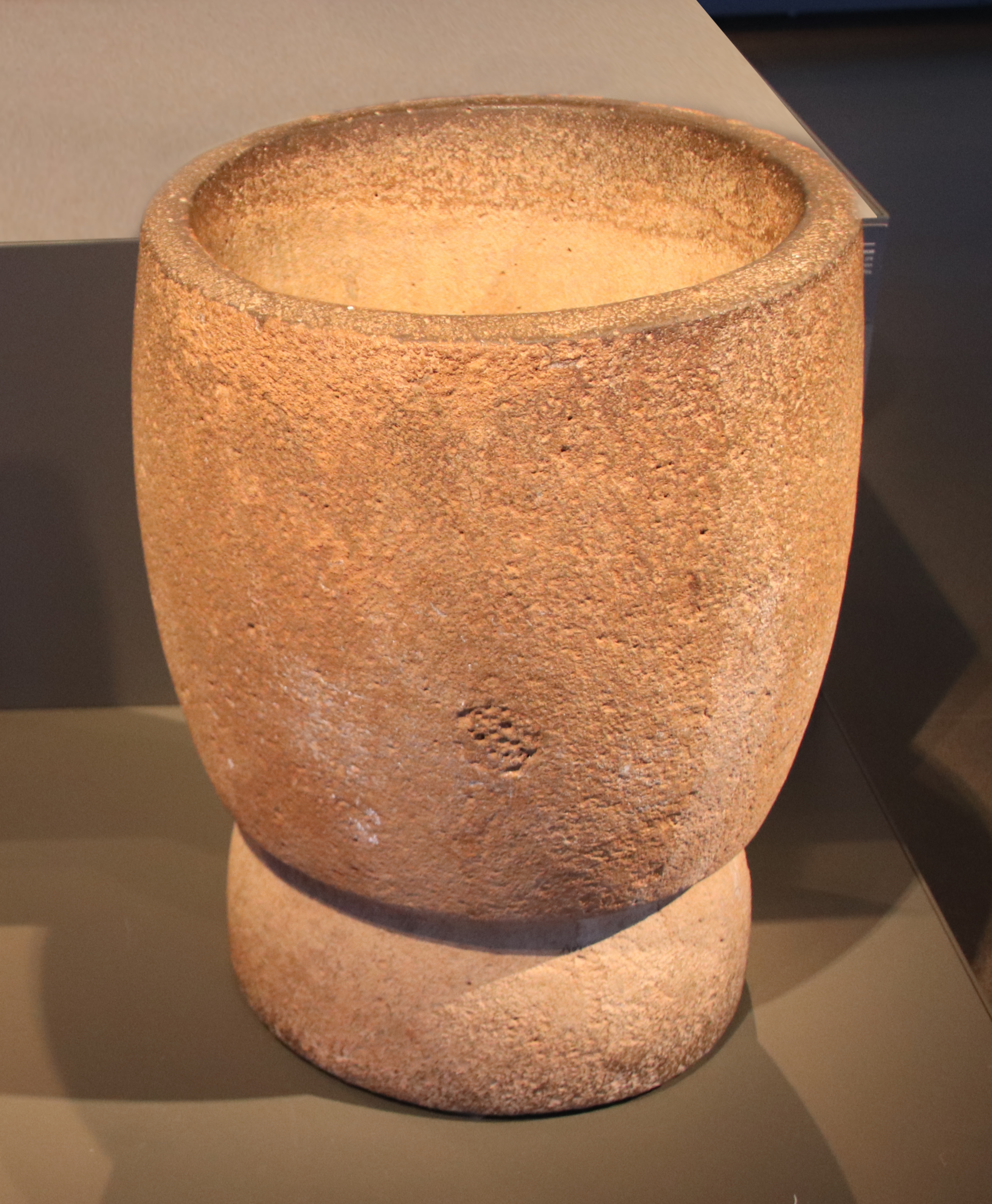 FileEynan_Epipaleolithic_mortar.jpg